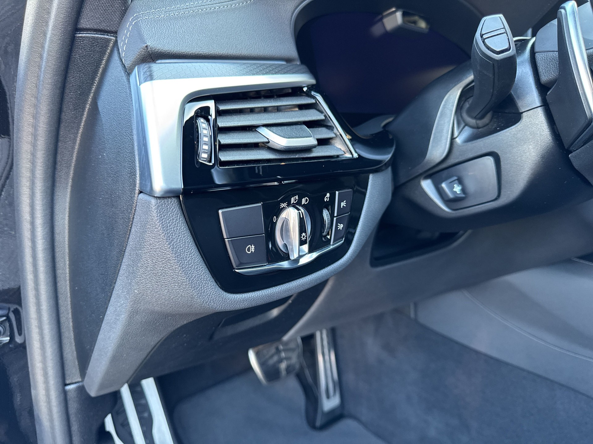 BMW 545e xDrive M Sport Steptronic-image-19