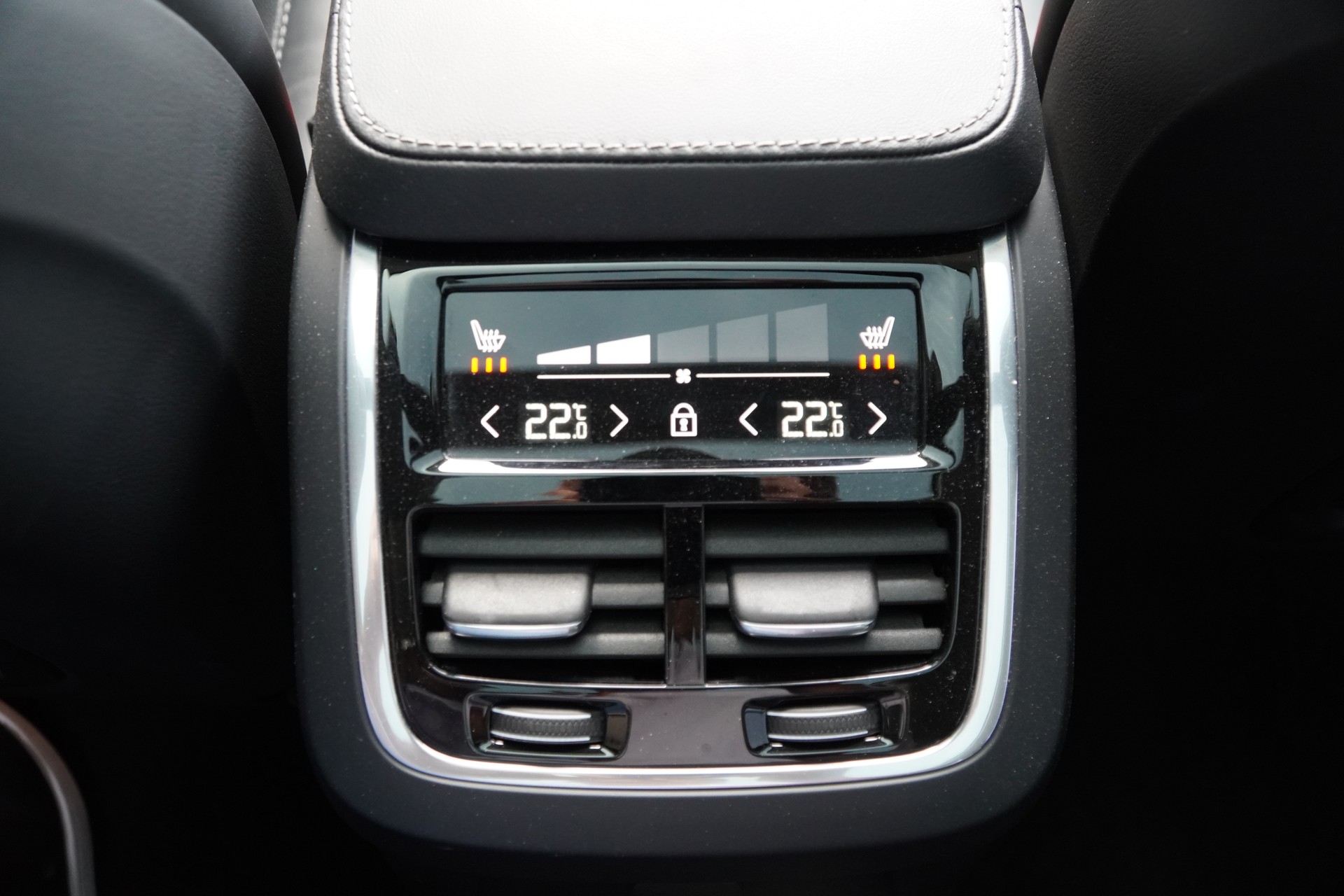 VOLVO XC90 T8 eAWD PluginHybrid XCLUSIVE 7P Ultimate Dark Geartronic-image-28