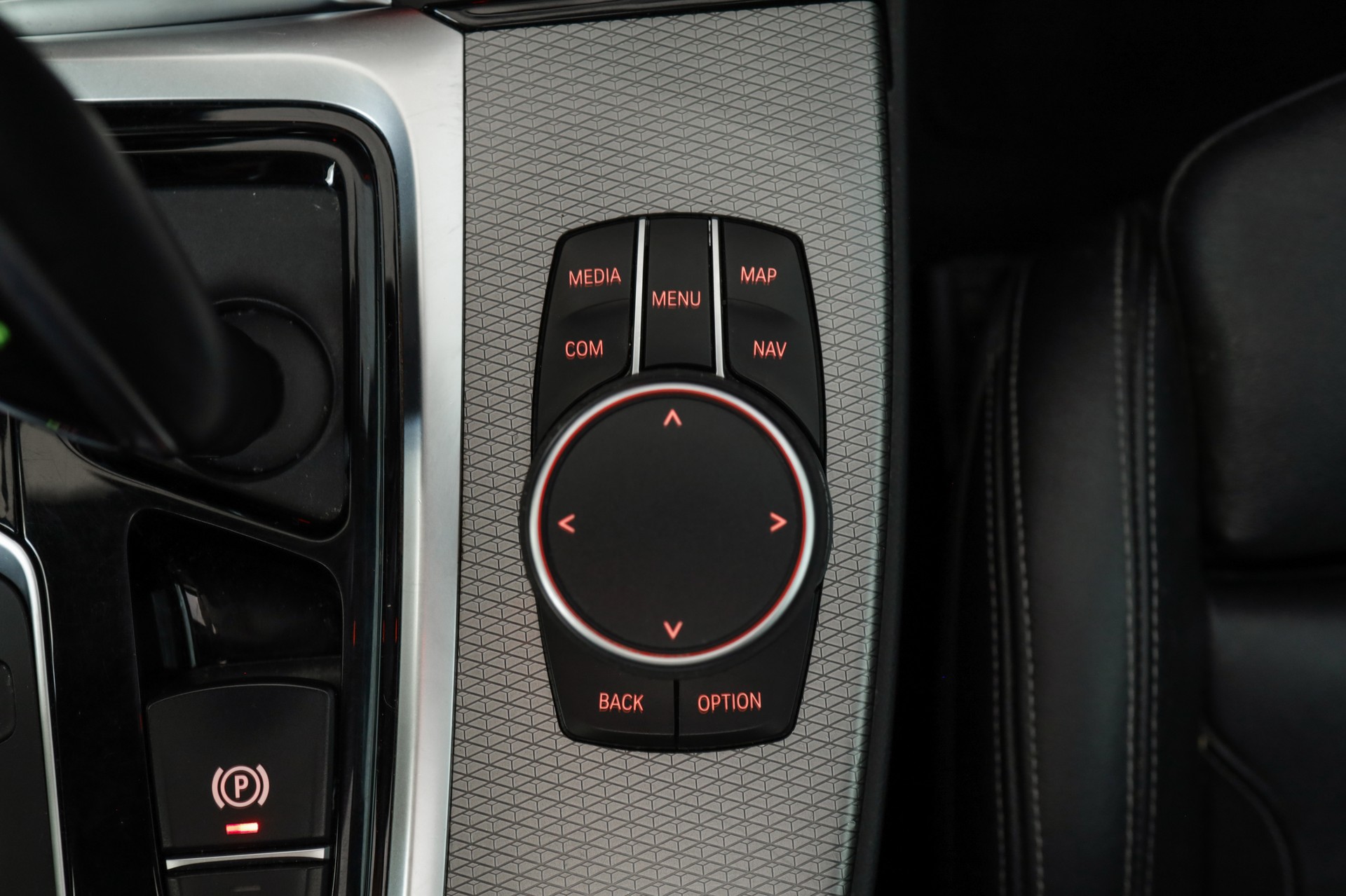 BMW X4 M40i Steptronic SOPHISTOGRAU • Toit panoramique • Échappement M Sport • Sièges chauffants AV+AR-image-18