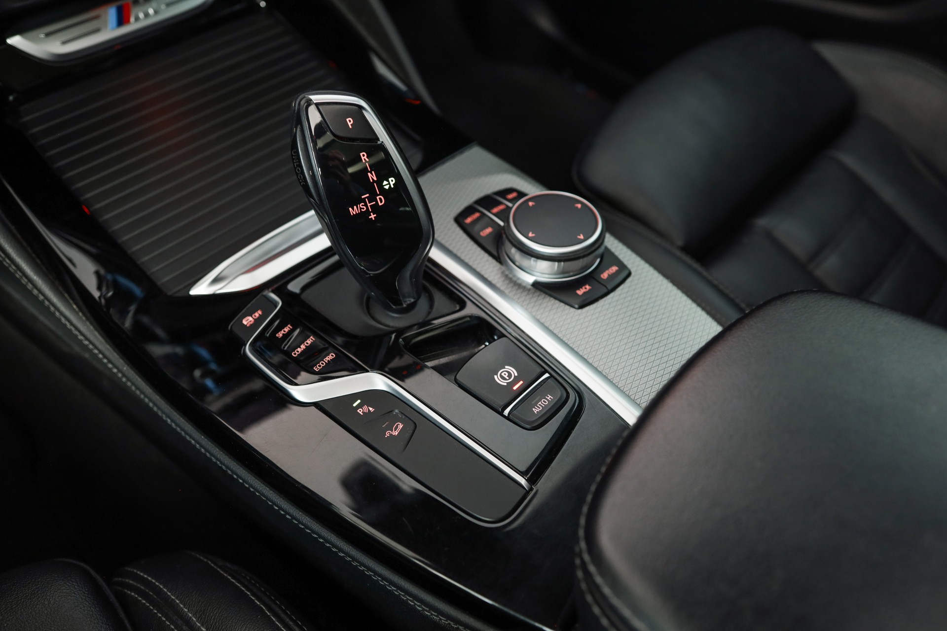 BMW X4 M40i Steptronic SOPHISTOGRAU • Toit panoramique • Échappement M Sport • Sièges chauffants AV+AR-image-17