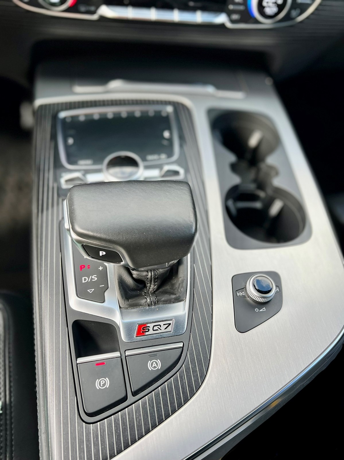 AUDI SQ7 4.0 TDI quattro tiptronic-image-12