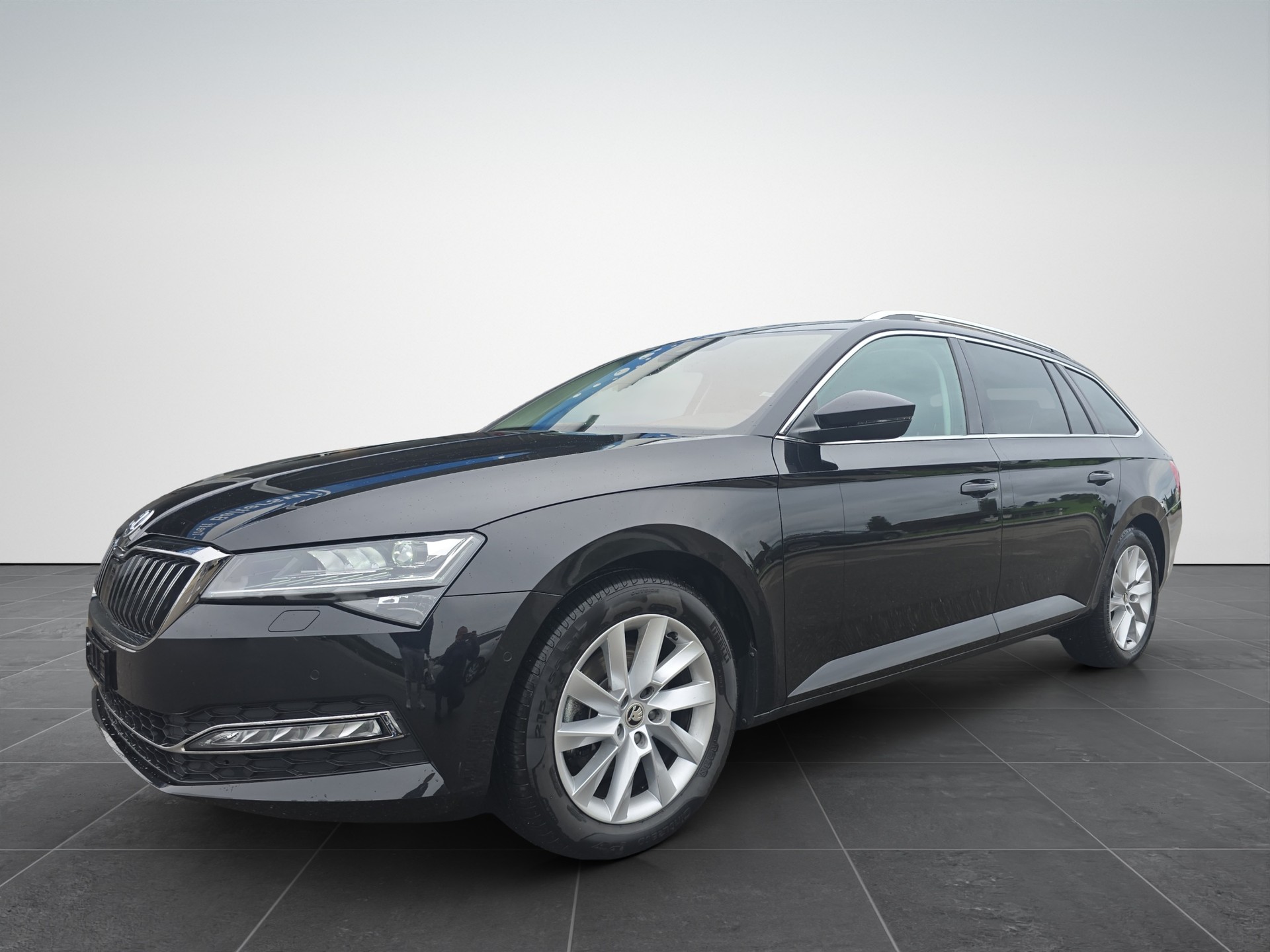 SKODA Superb Combi 2.0 TDi Style 4x4 DSG*Frisch ab Service*TOP Ausstattung*Anhängerkupplung*****-image-7