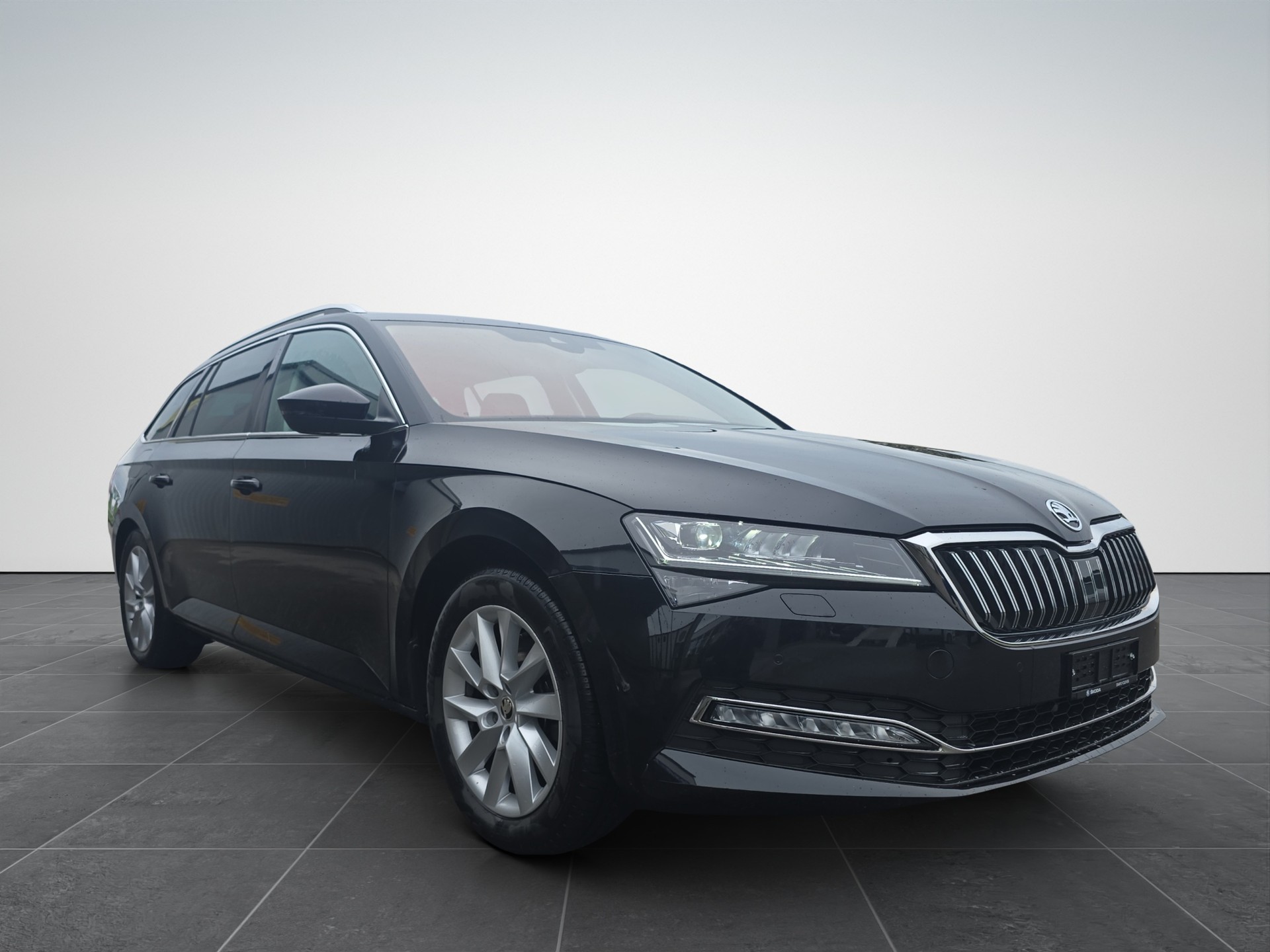 SKODA Superb Combi 2.0 TDi Style 4x4 DSG*Frisch ab Service*TOP Ausstattung*Anhängerkupplung*****-image-1