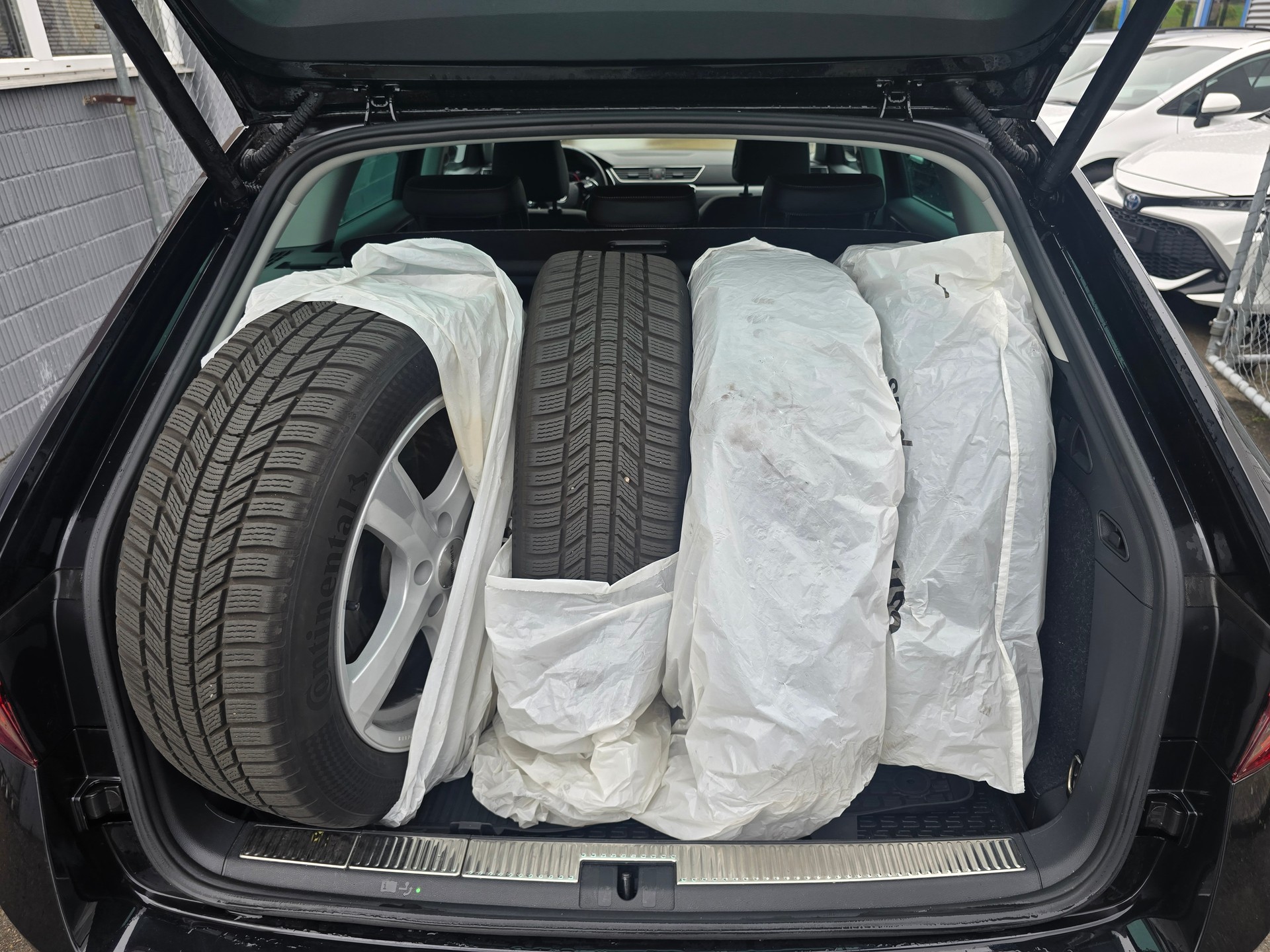 SKODA Superb Combi 2.0 TDi Style 4x4 DSG*Frisch ab Service*TOP Ausstattung*Anhängerkupplung*****-image-10