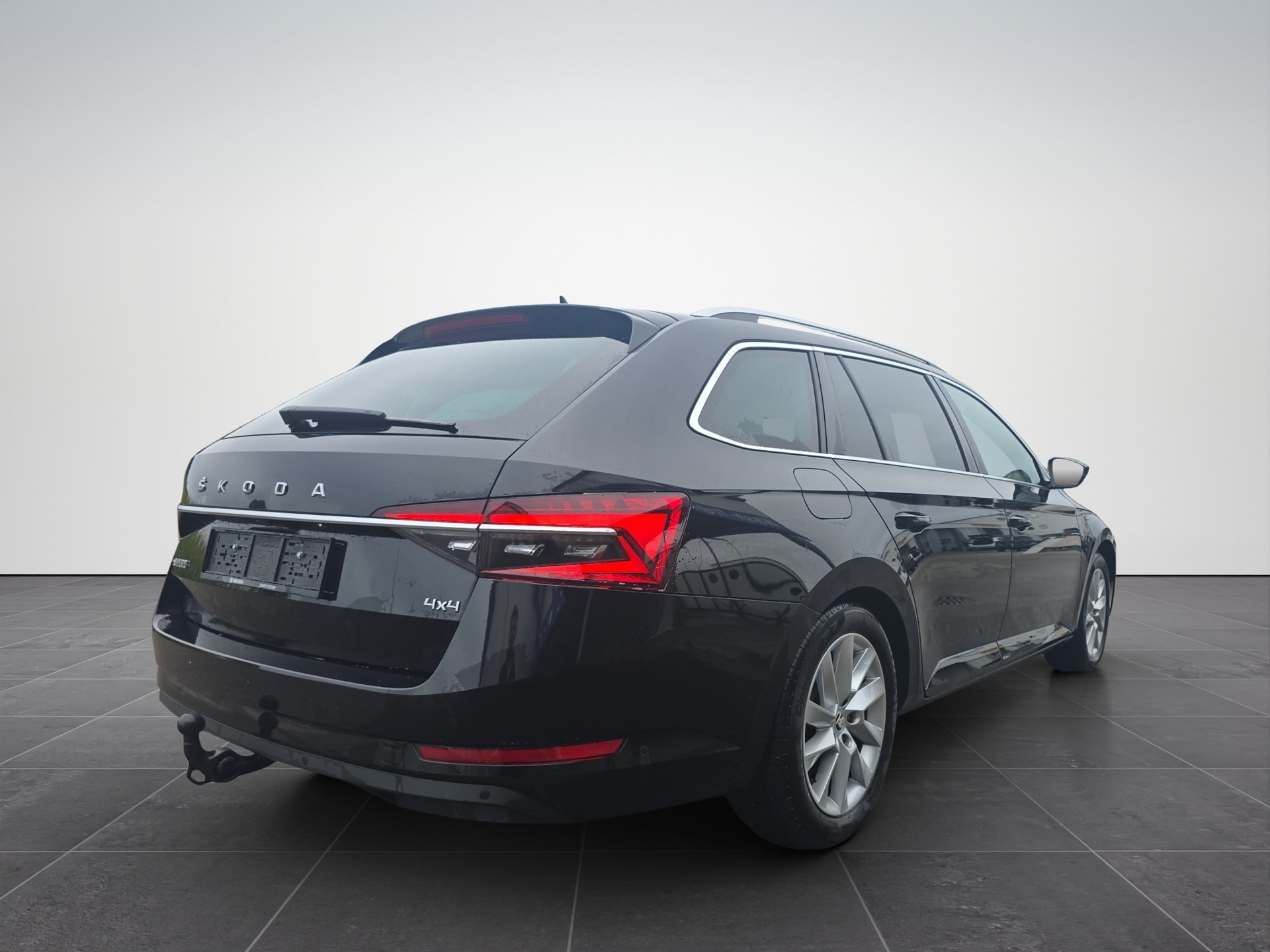 SKODA Superb Combi 2.0 TDi Style 4x4 DSG*Frisch ab Service*TOP Ausstattung*Anhängerkupplung*****-image-3