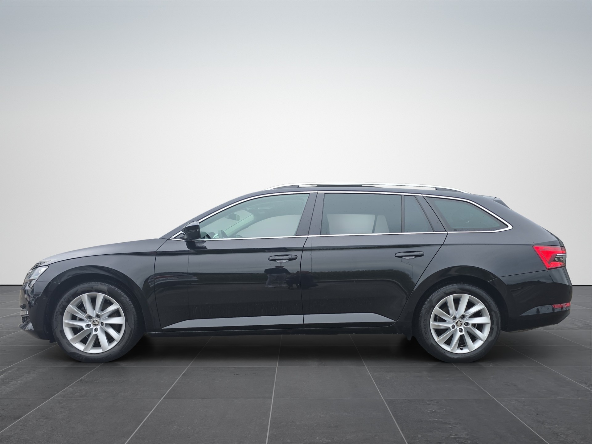 SKODA Superb Combi 2.0 TDi Style 4x4 DSG*Frisch ab Service*TOP Ausstattung*Anhängerkupplung*****-image-6