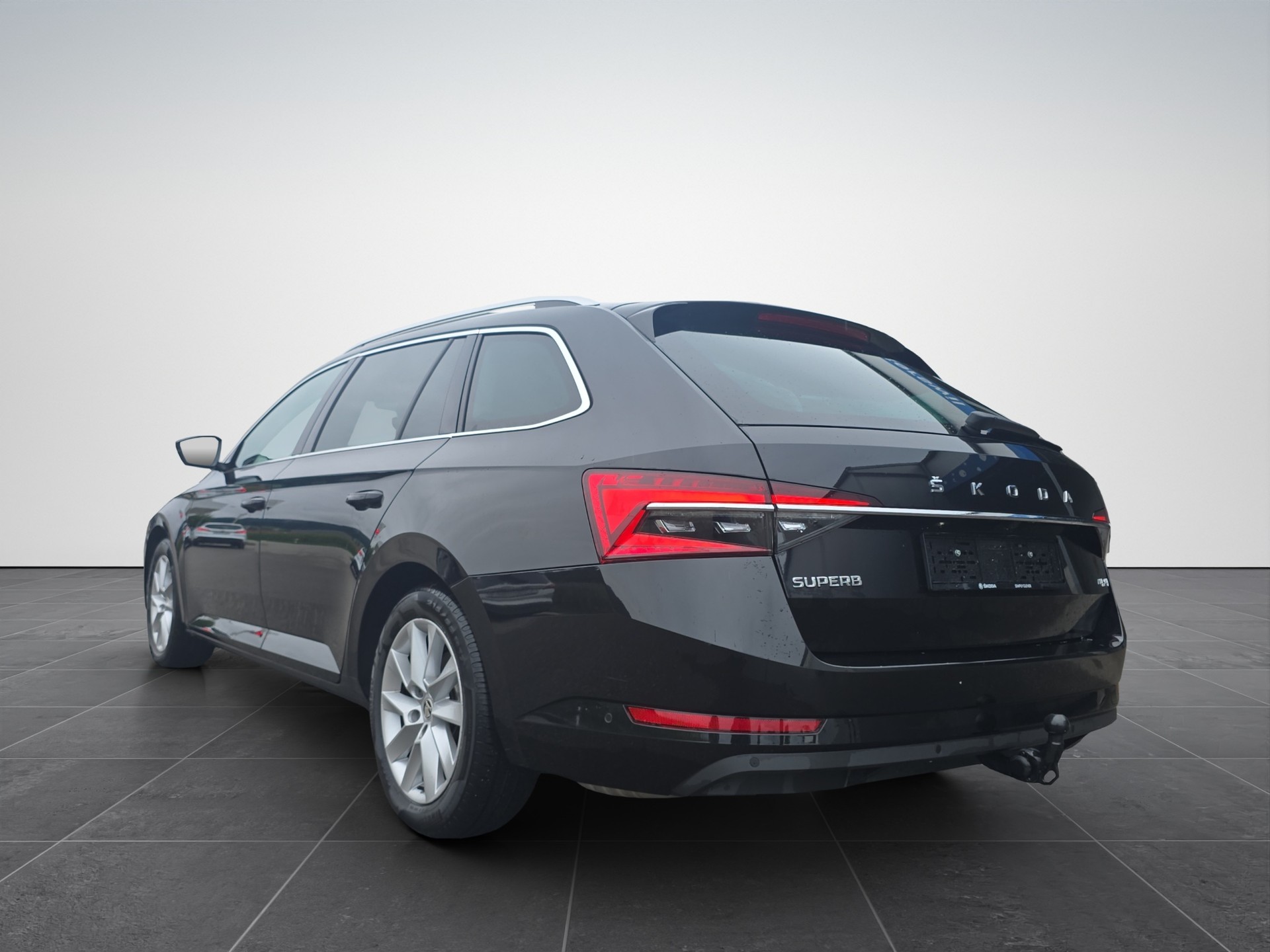 SKODA Superb Combi 2.0 TDi Style 4x4 DSG*Frisch ab Service*TOP Ausstattung*Anhängerkupplung*****-image-5
