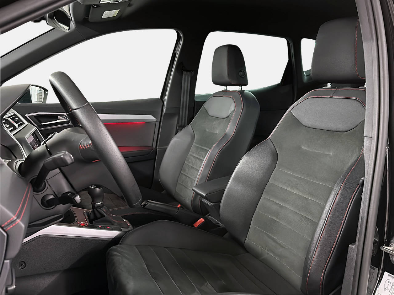 SEAT Arona 1.0 TGI Swiss FR-image-9