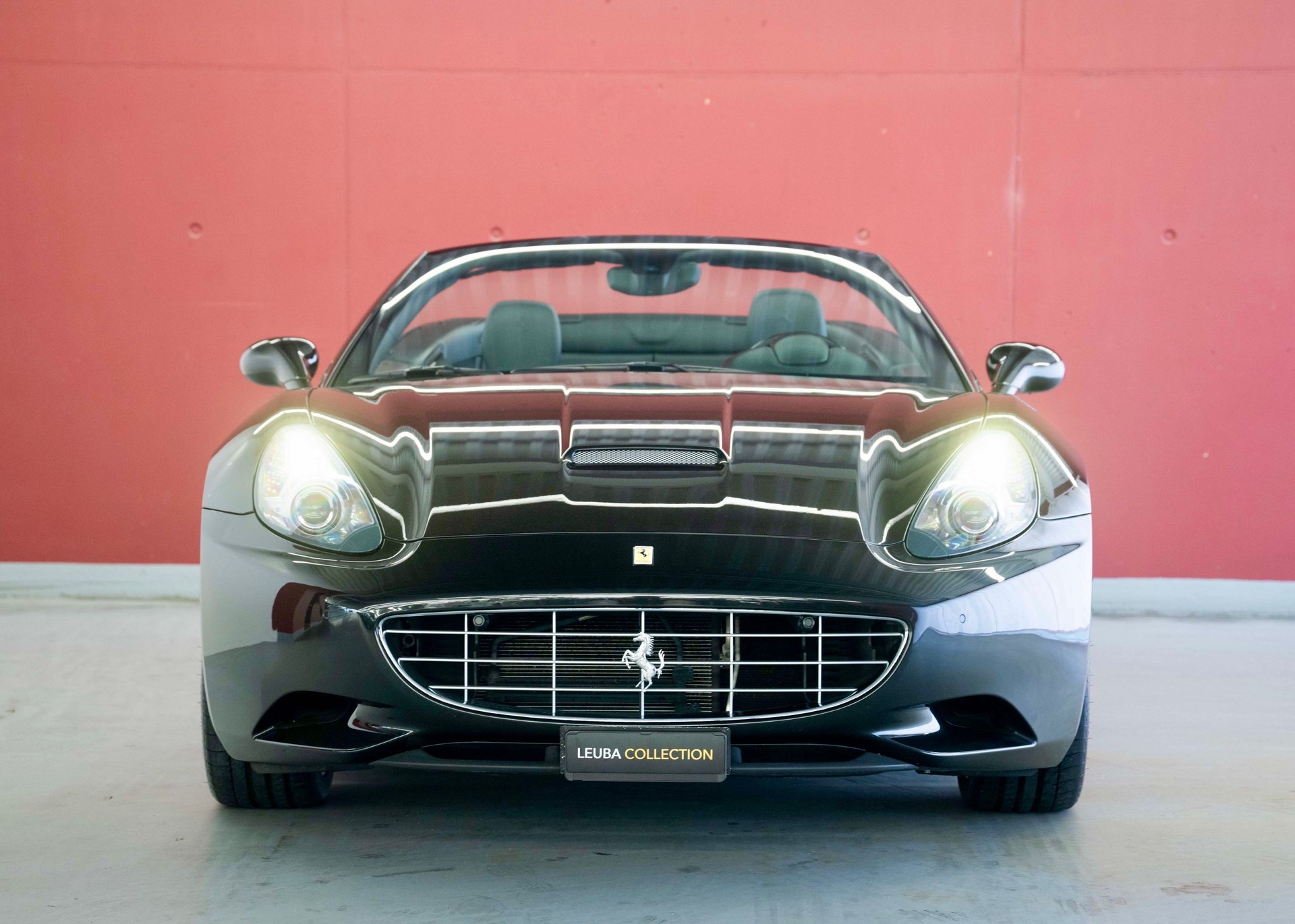 FERRARI California 4.3 V8 Trenta (490 hp, 2nd hand, Swiss model, 100% original, full Ferrari service history) - RESERVED !-showroom-element-2