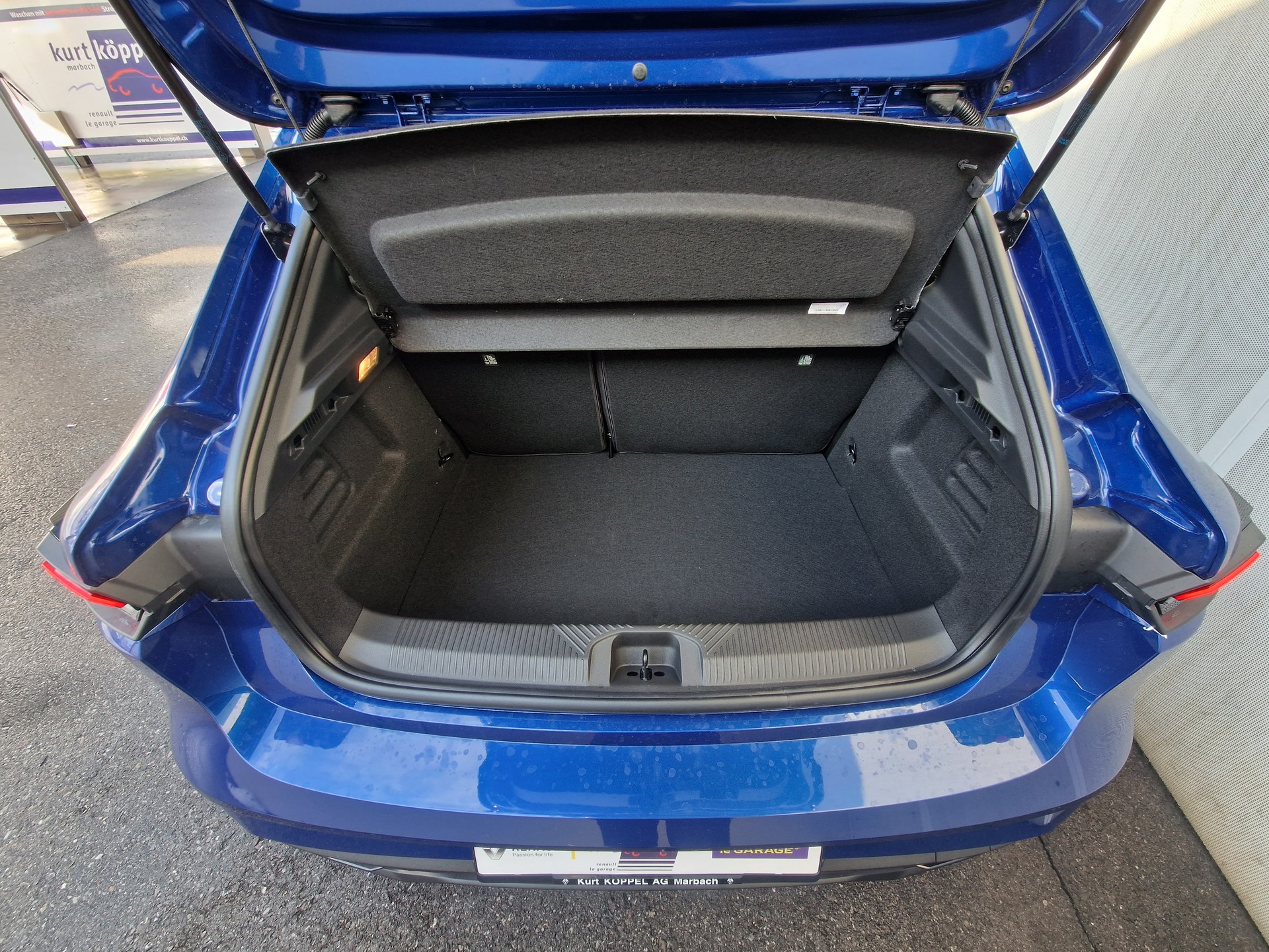 RENAULT Clio 1.8 E-Tech Techno-showroom-element-3