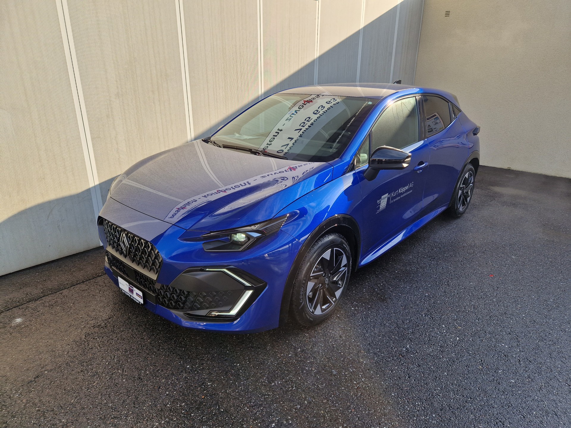 RENAULT Clio 1.8 E-Tech Techno-showroom-element-1