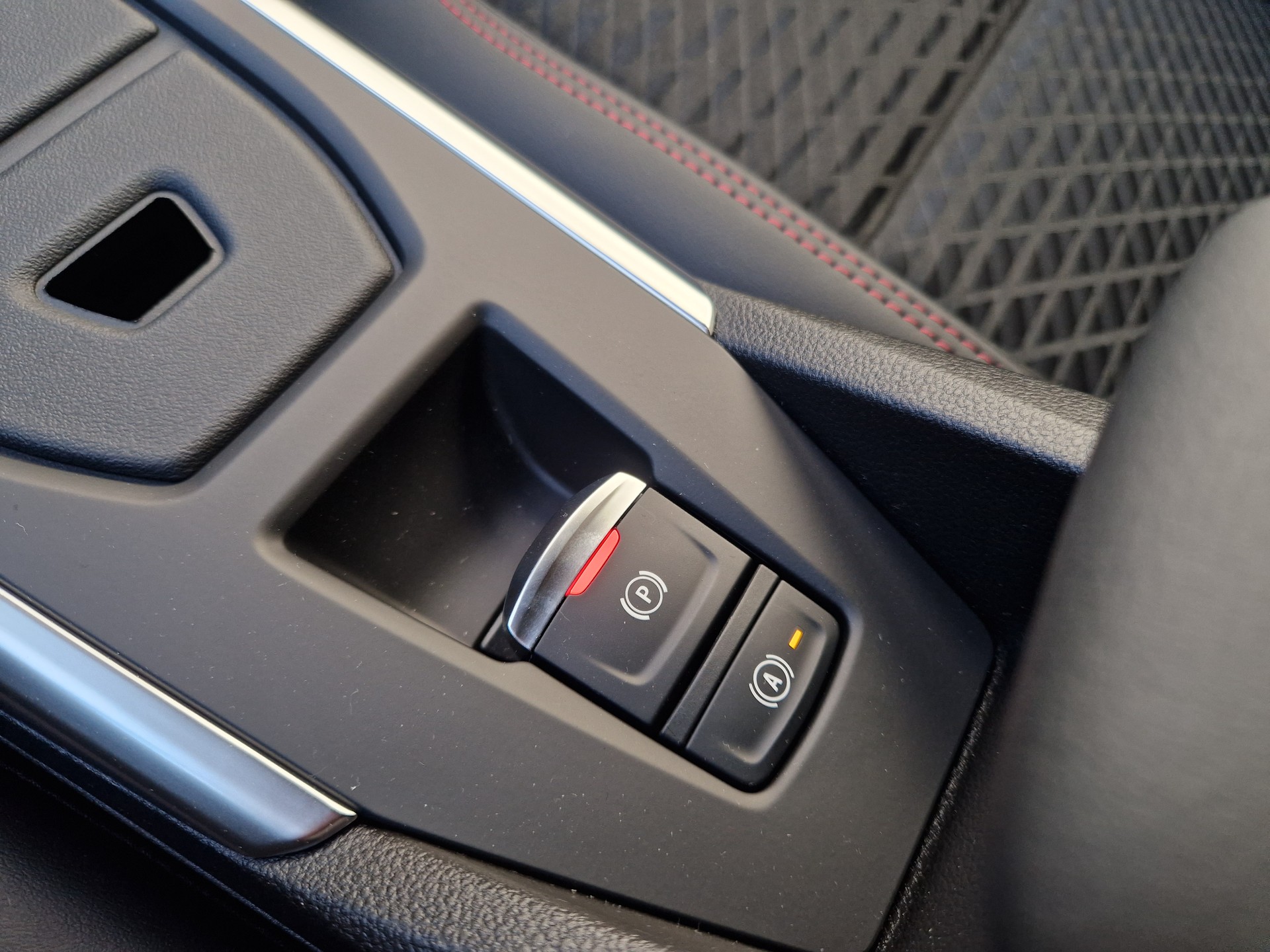 RENAULT Clio 1.8 E-Tech Techno-image-8