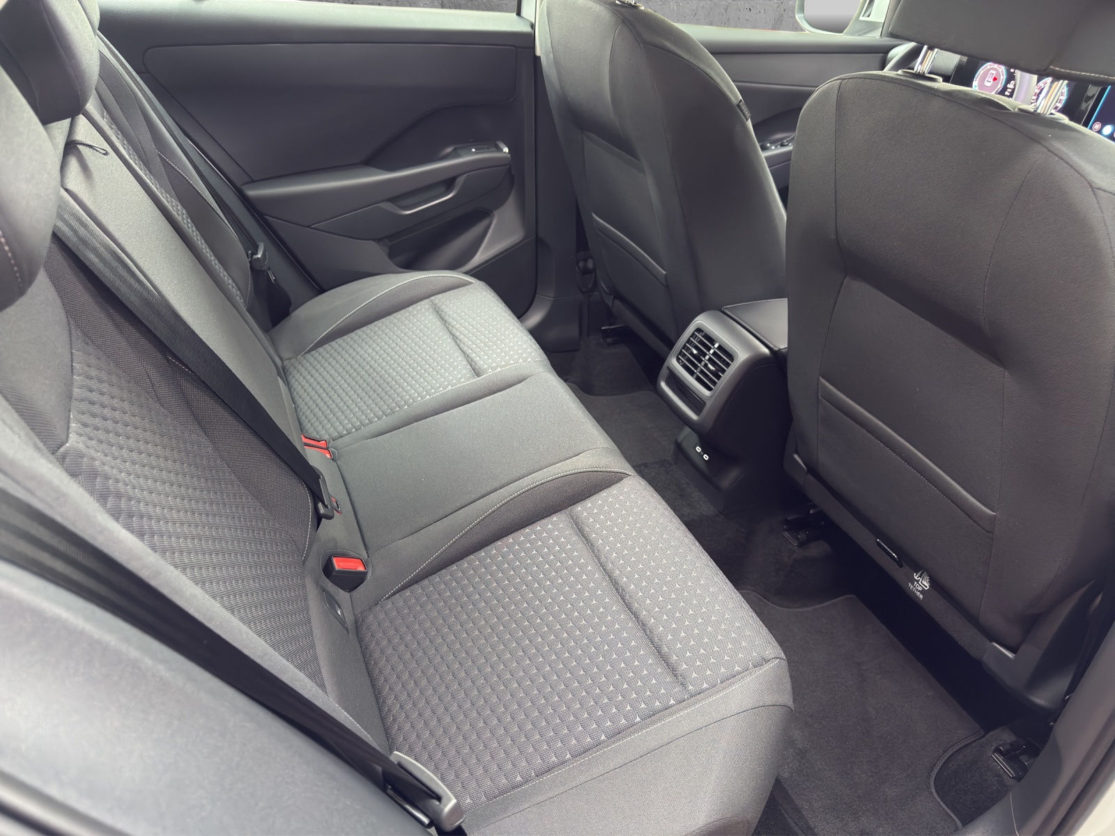 VW T-Roc 1.5 eTSI mHEV Life DSG-image-11