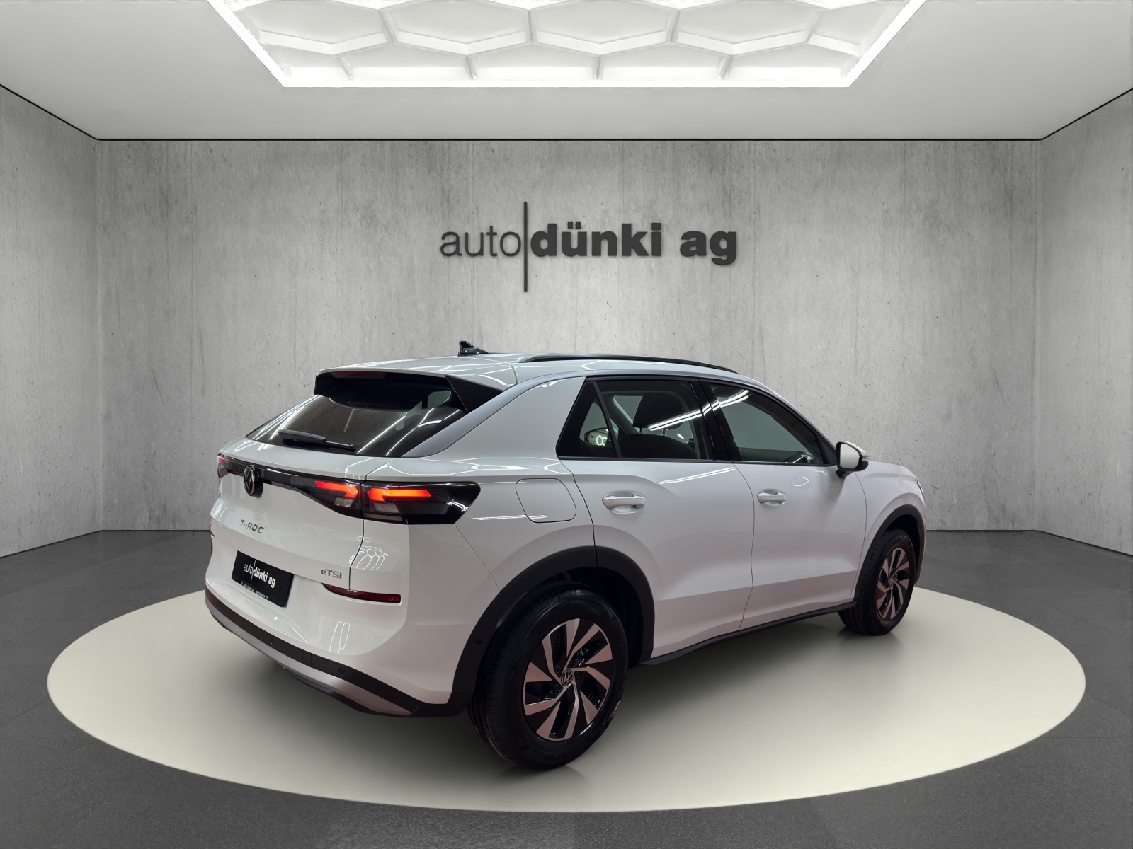 VW T-Roc 1.5 eTSI mHEV Life DSG-showroom-element-3