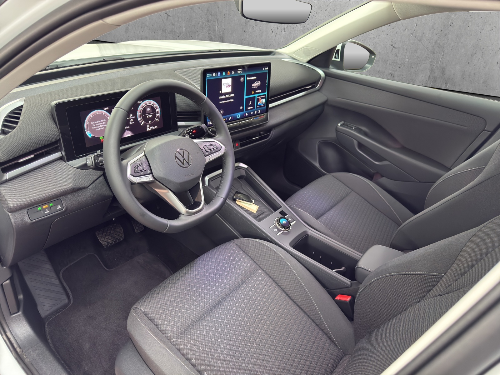 VW T-Roc 1.5 eTSI mHEV Life DSG-image-6
