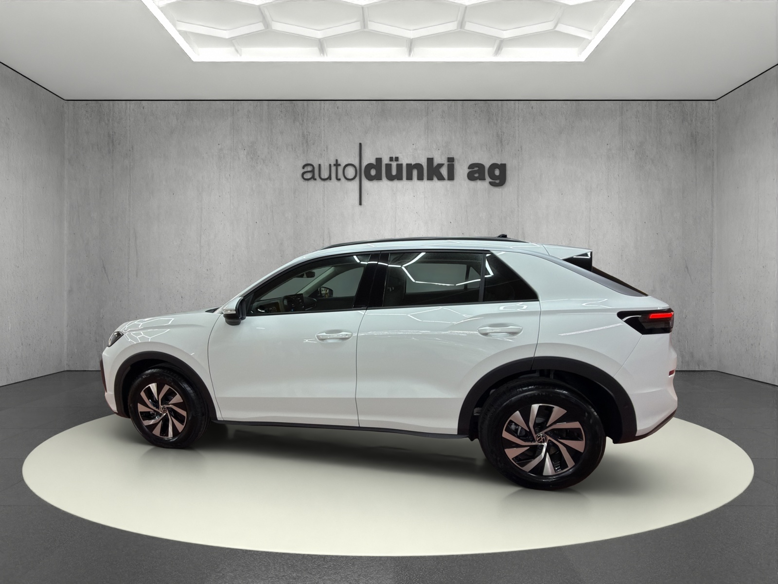 VW T-Roc 1.5 eTSI mHEV Life DSG-showroom-element-1