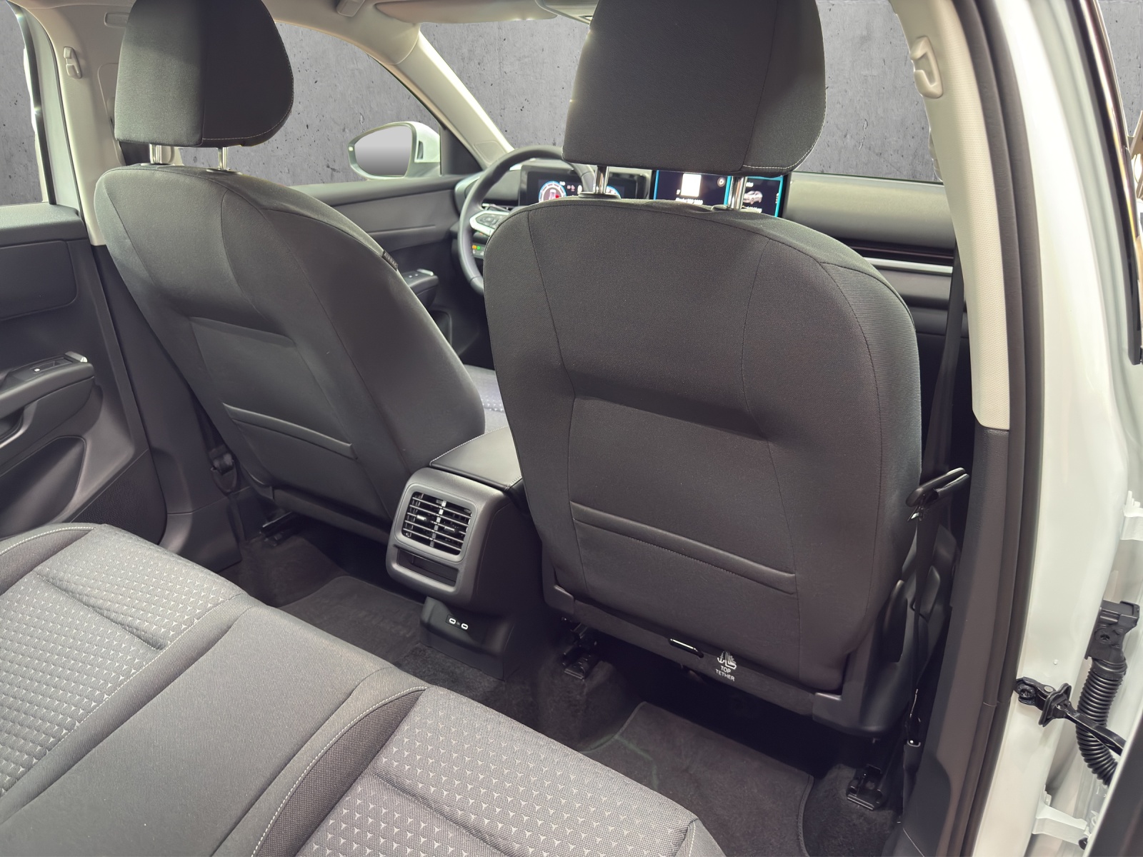 VW T-Roc 1.5 eTSI mHEV Life DSG-image-12