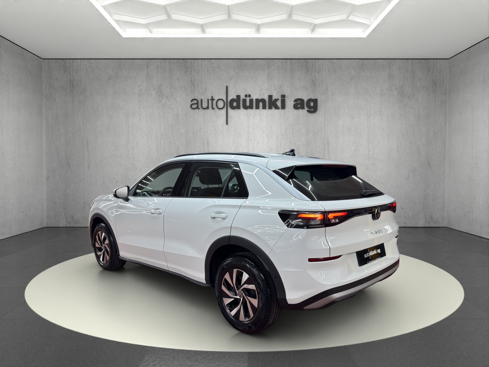 VW T-Roc 1.5 eTSI mHEV Life DSG-showroom-element-2