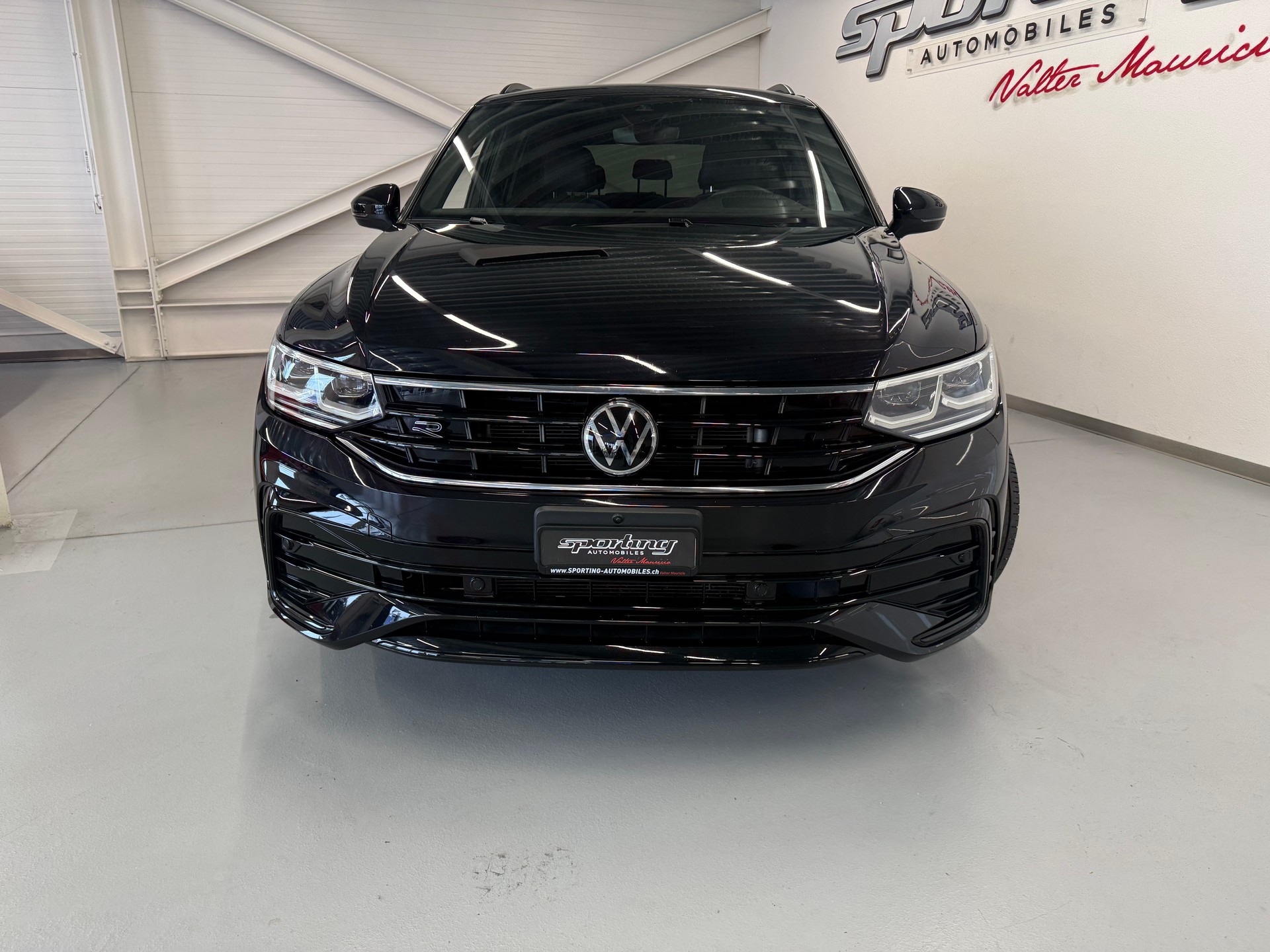 VW Tiguan 2.0 TDI SCR R-Line 4Motion DSG-showroom-element-3
