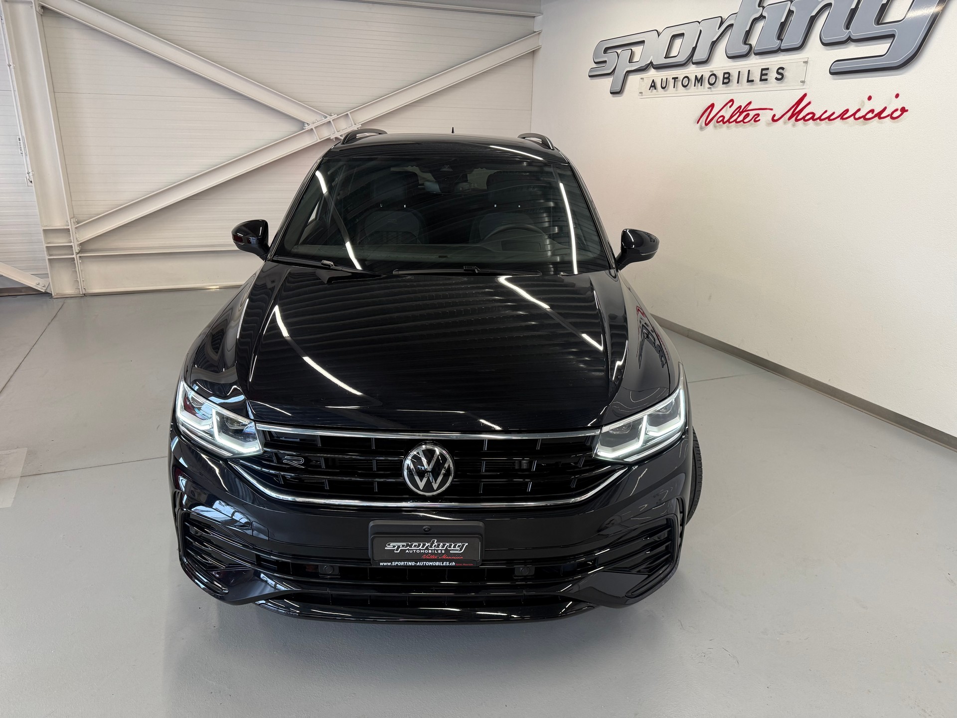 VW Tiguan 2.0 TDI SCR R-Line 4Motion DSG-image-4