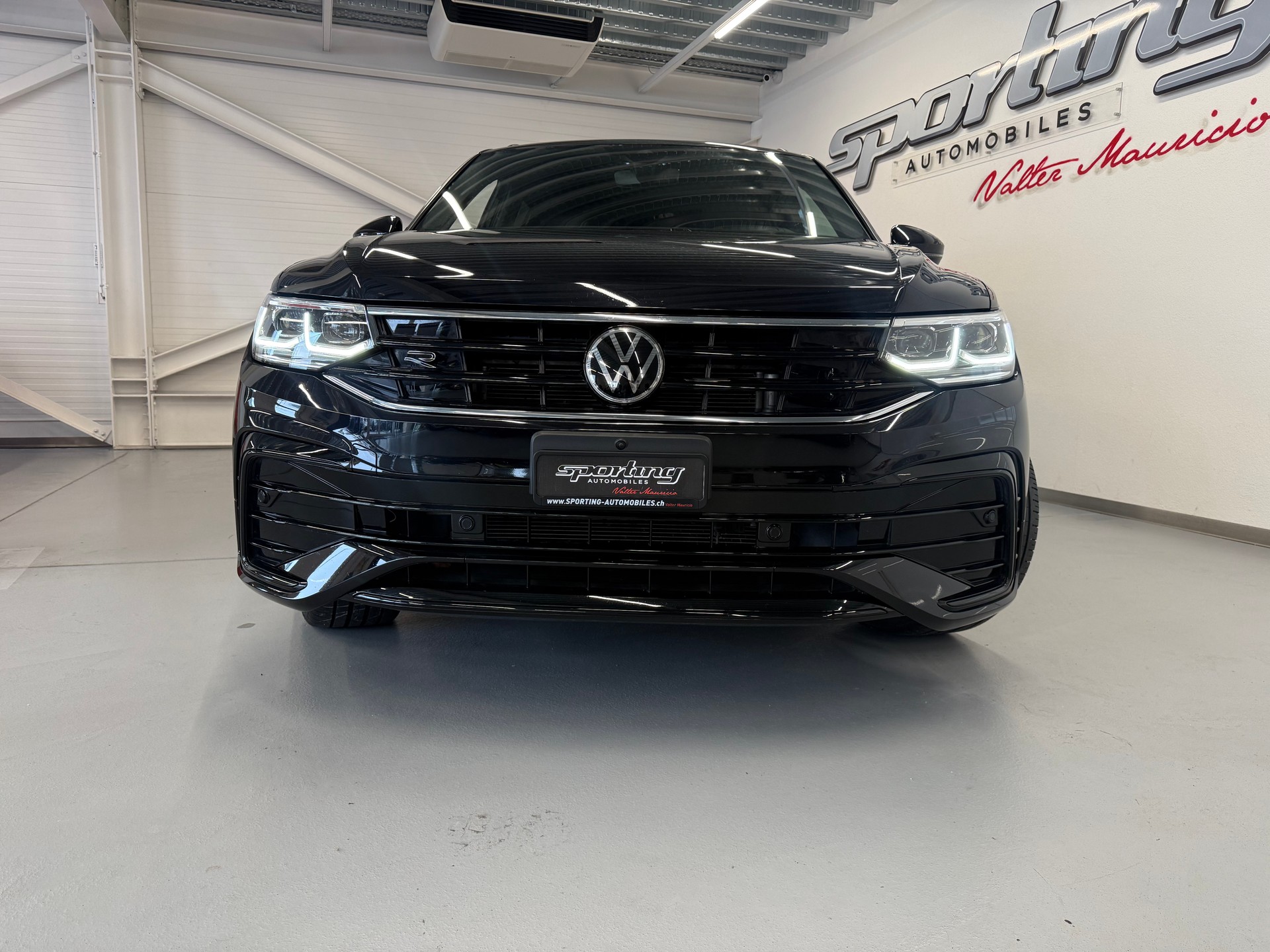 VW Tiguan 2.0 TDI SCR R-Line 4Motion DSG-image-5