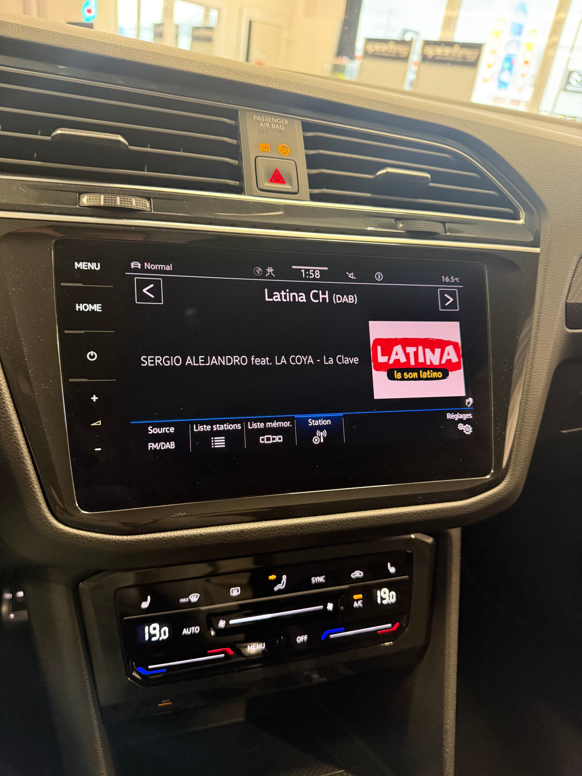 VW Tiguan 2.0 TDI SCR R-Line 4Motion DSG-image-16