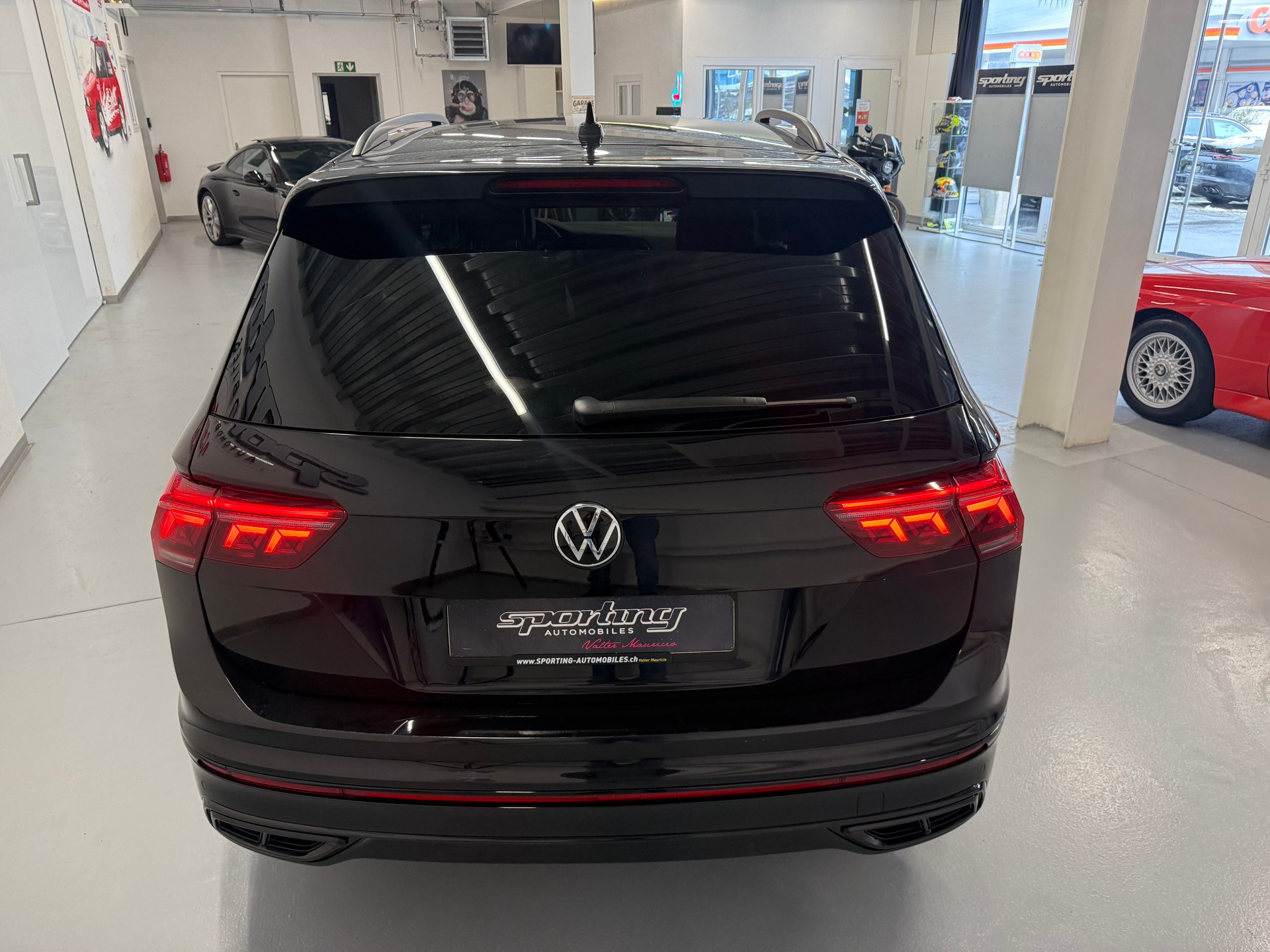 VW Tiguan 2.0 TDI SCR R-Line 4Motion DSG-image-8