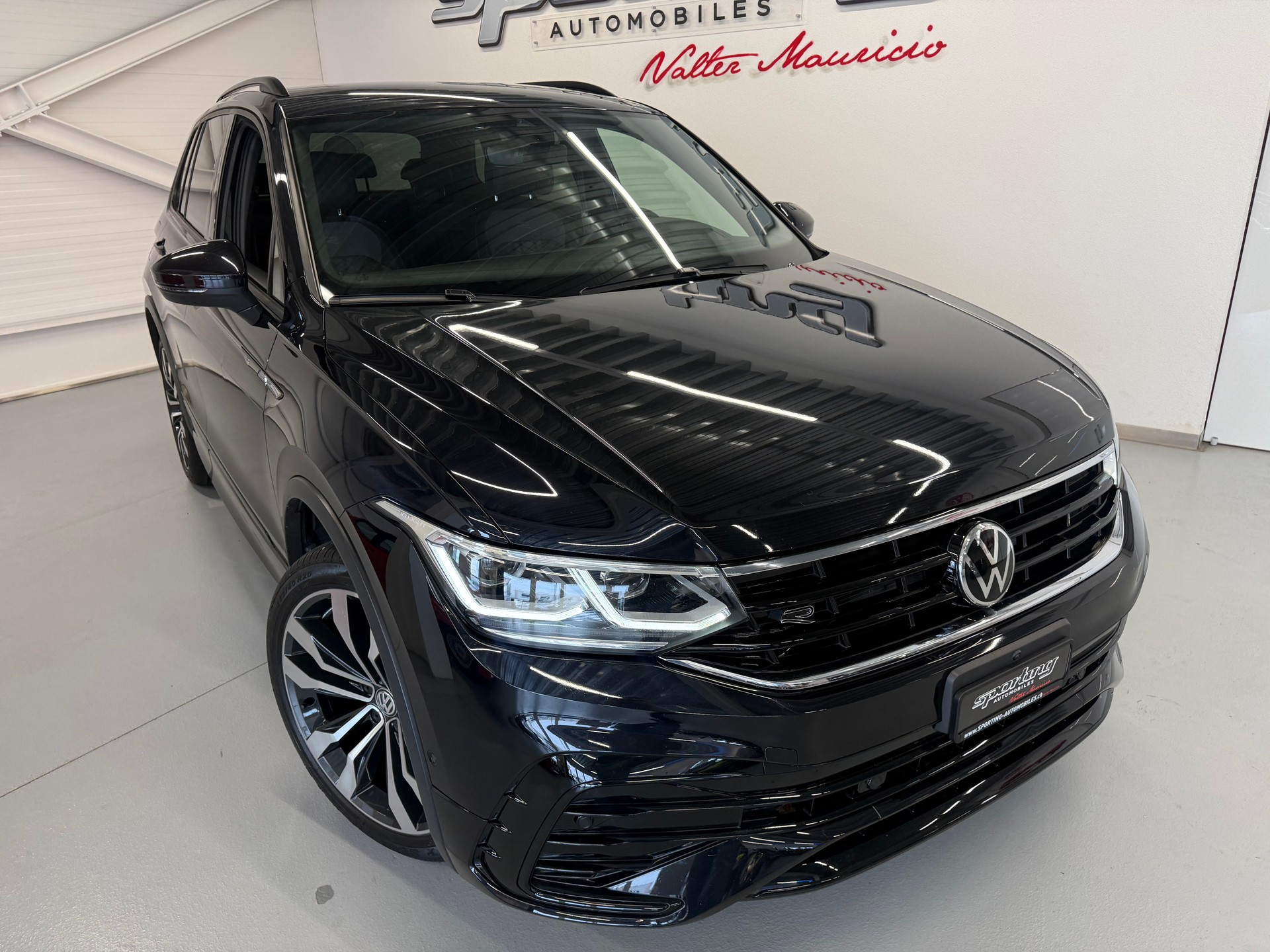 VW Tiguan 2.0 TDI SCR R-Line 4Motion DSG-showroom-element-2