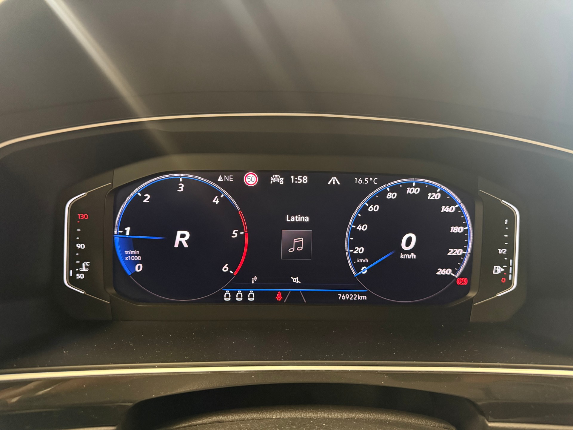 VW Tiguan 2.0 TDI SCR R-Line 4Motion DSG-image-19