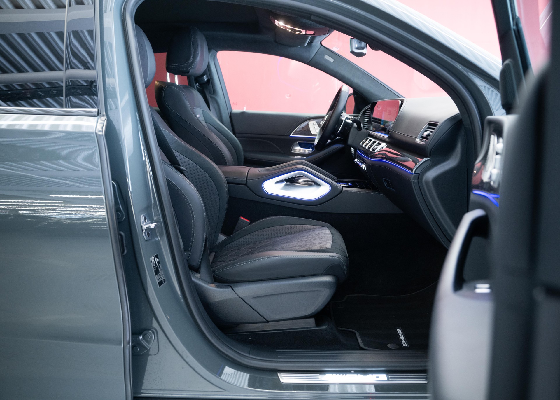 MERCEDES-BENZ GLE Coupé 63 S AMG 4Matic+ (1st hand Swiss car, Manufaktur paint, ceramic brakes, like new)-image-23