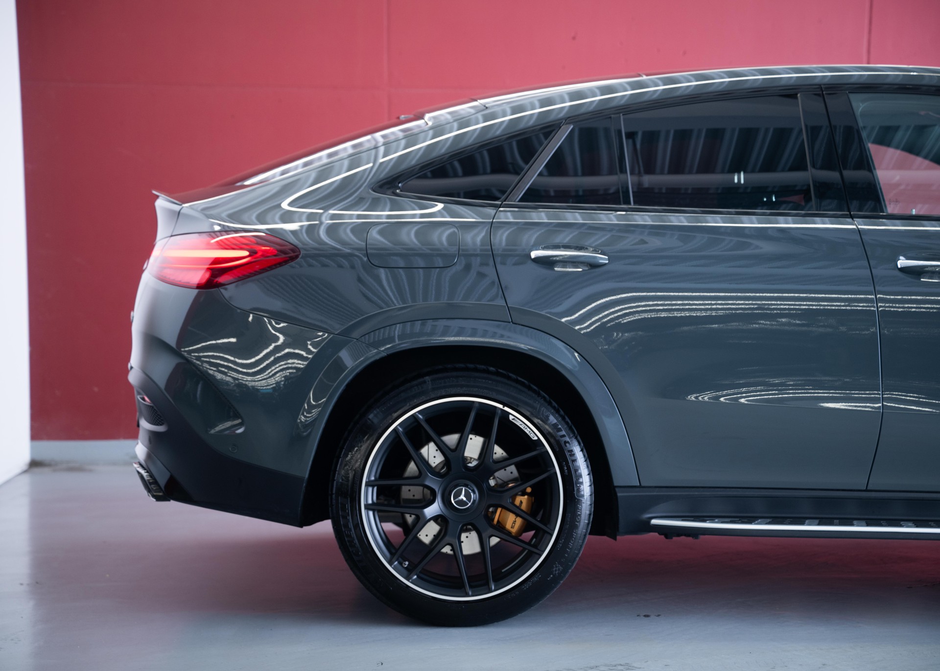 MERCEDES-BENZ GLE Coupé 63 S AMG 4Matic+ (1st hand Swiss car, Manufaktur paint, ceramic brakes, like new)-image-6