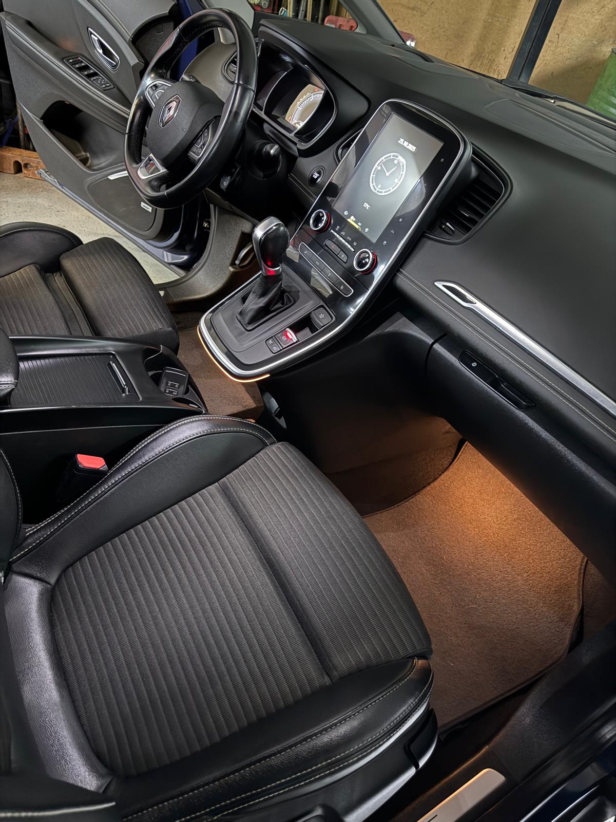 RENAULT Scénic 1.5 dCi Zen EDC-image-9