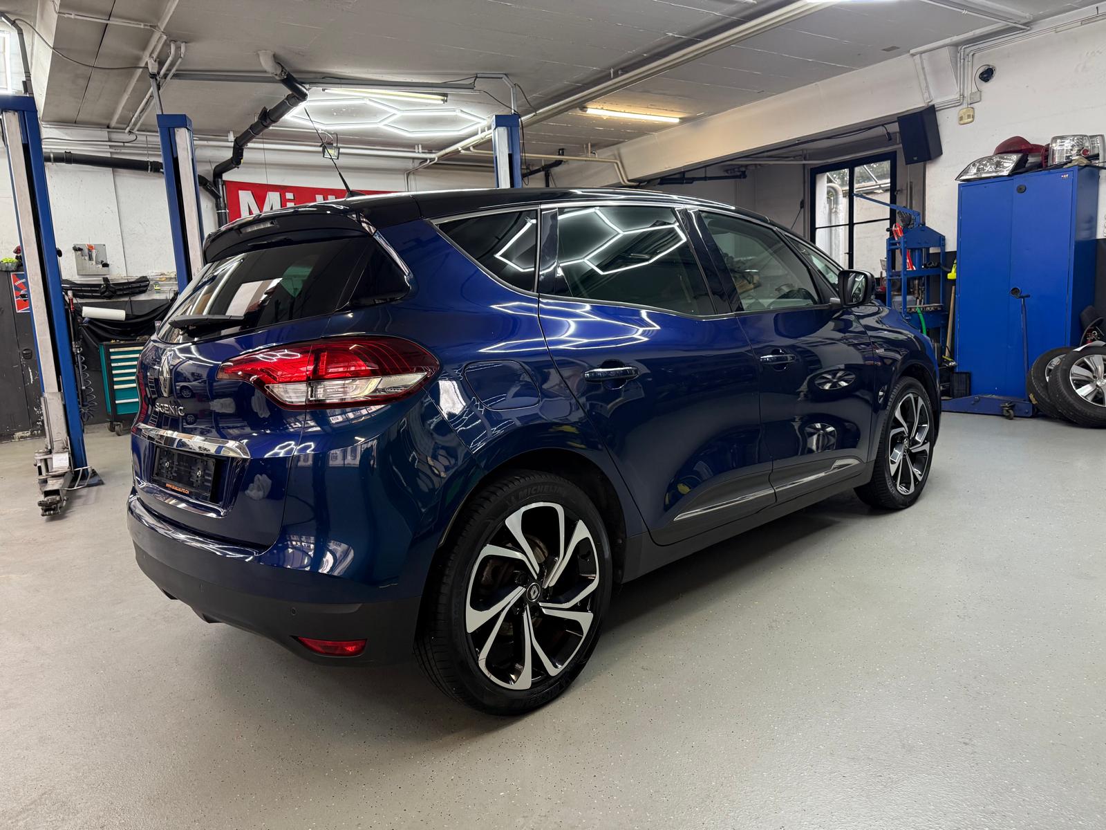 RENAULT Scénic 1.5 dCi Zen EDC-image-5