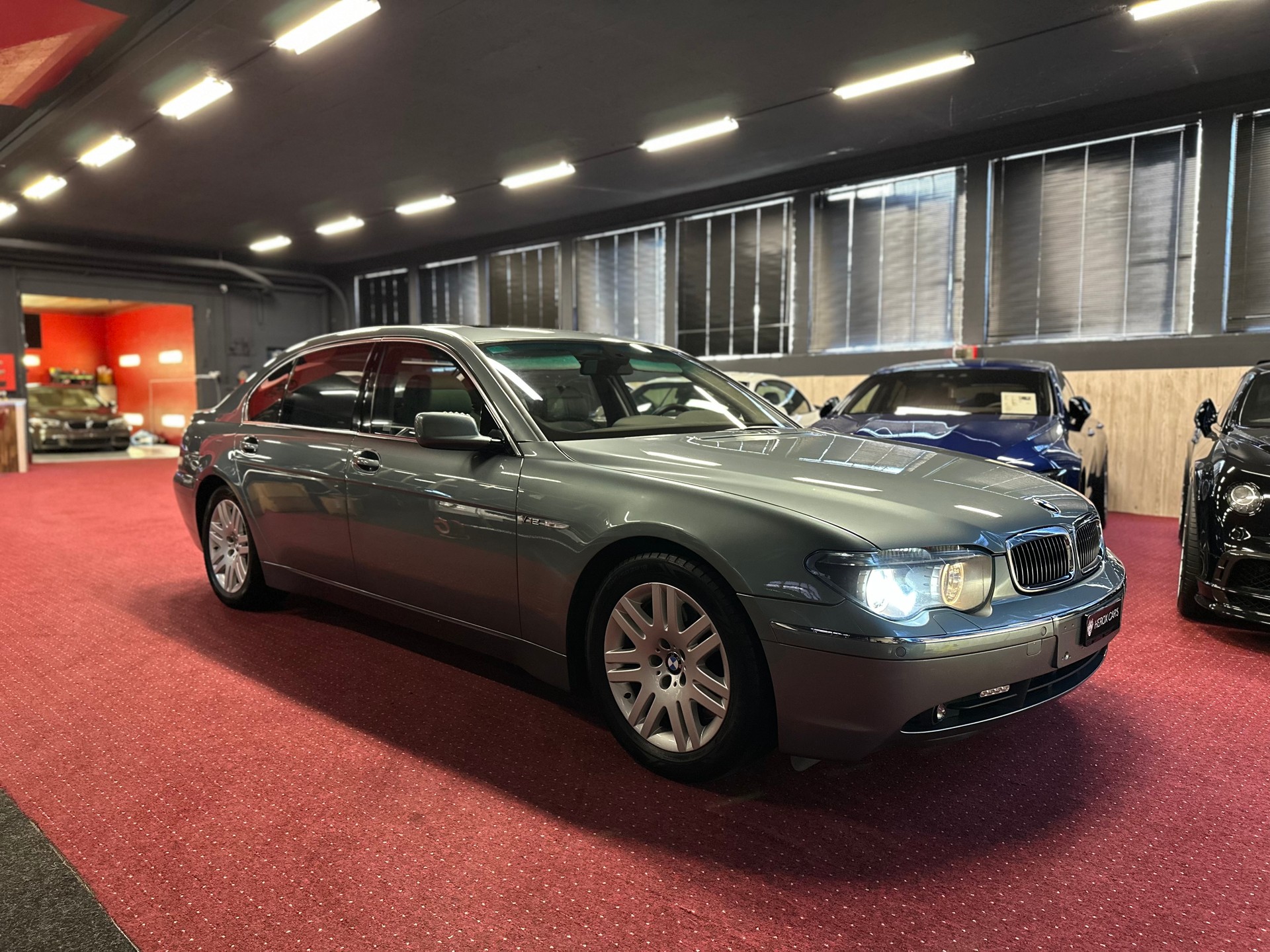 BMW 760i L Individual / CH Fahrzeug - Garantierte KM !!-showroom-element-2