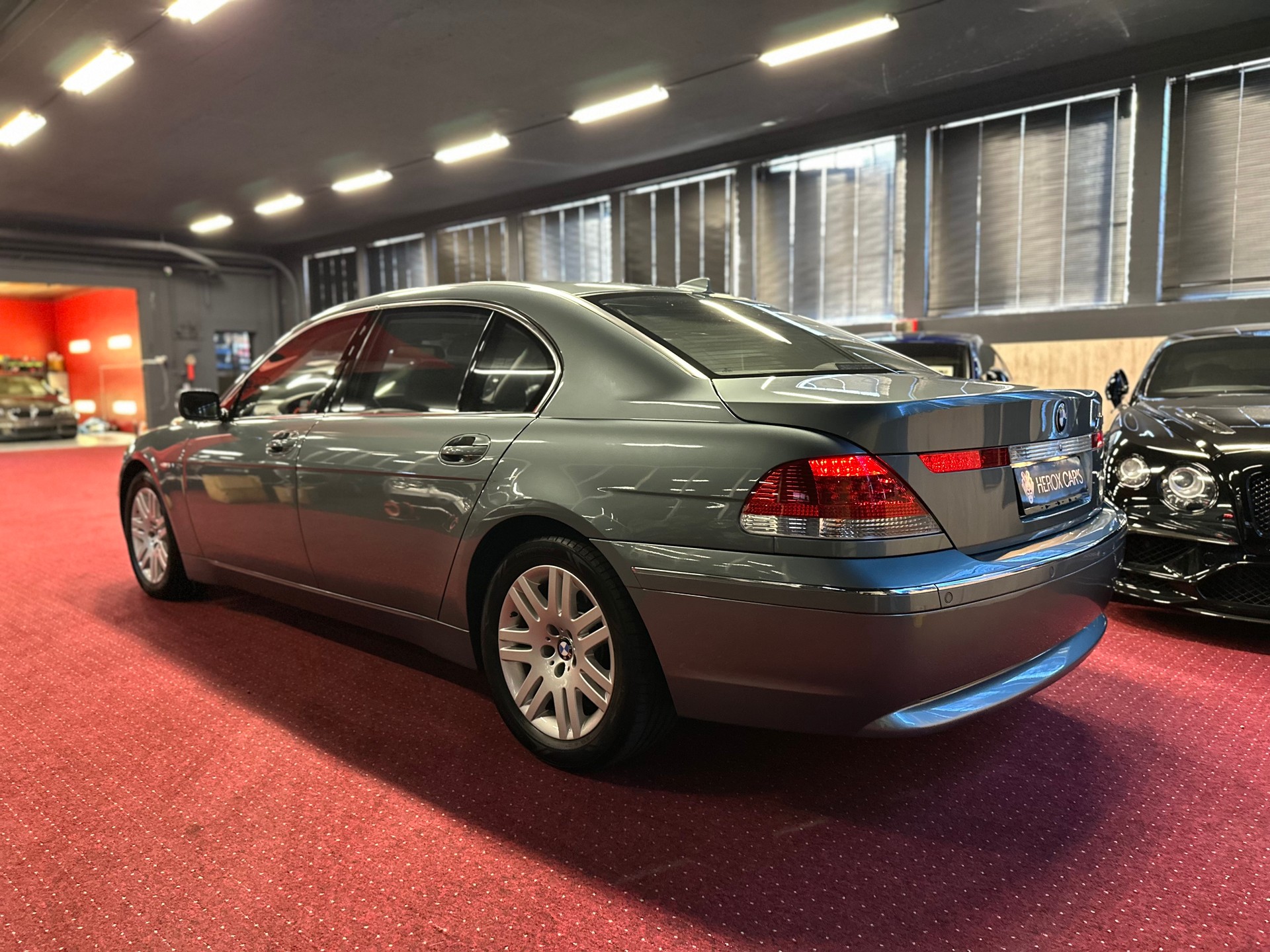 BMW 760i L Individual / CH Fahrzeug - Garantierte KM !!-image-8