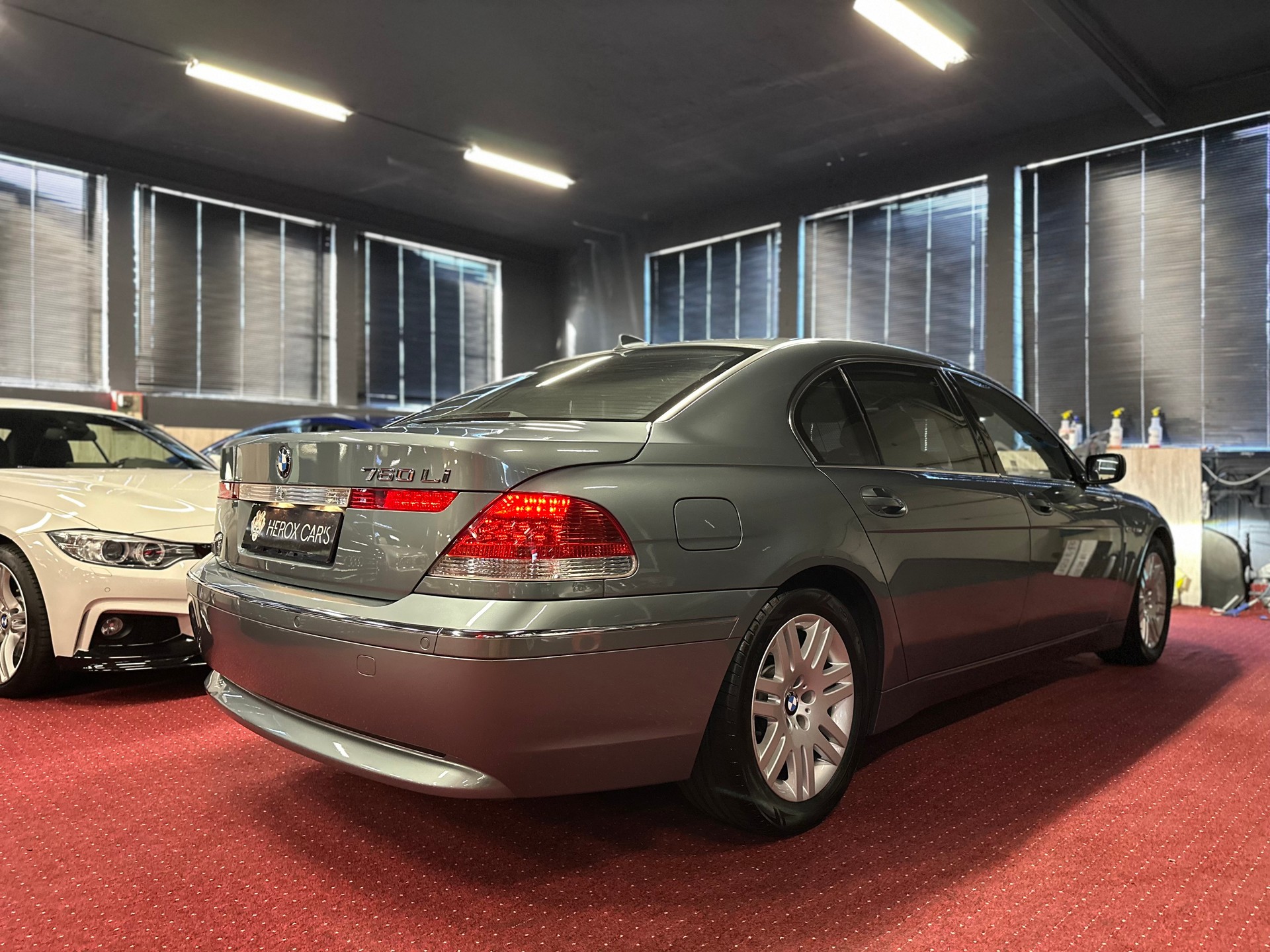 BMW 760i L Individual / CH Fahrzeug - Garantierte KM !!-image-4