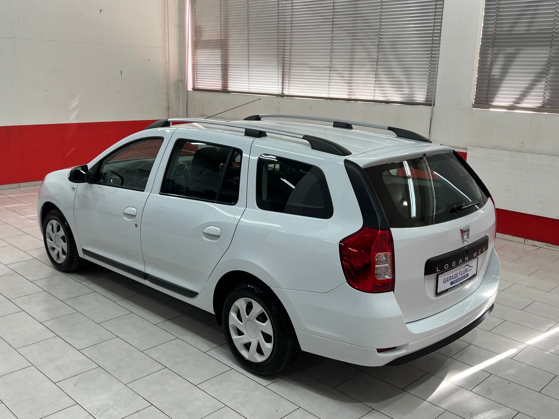 DACIA Logan MCV 0.9 Lauréate Automatic-image-8