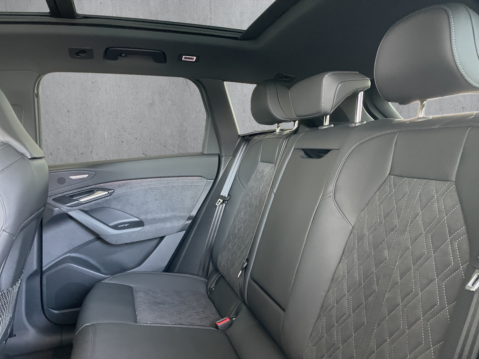 AUDI Q6 e-tron quattro-image-14