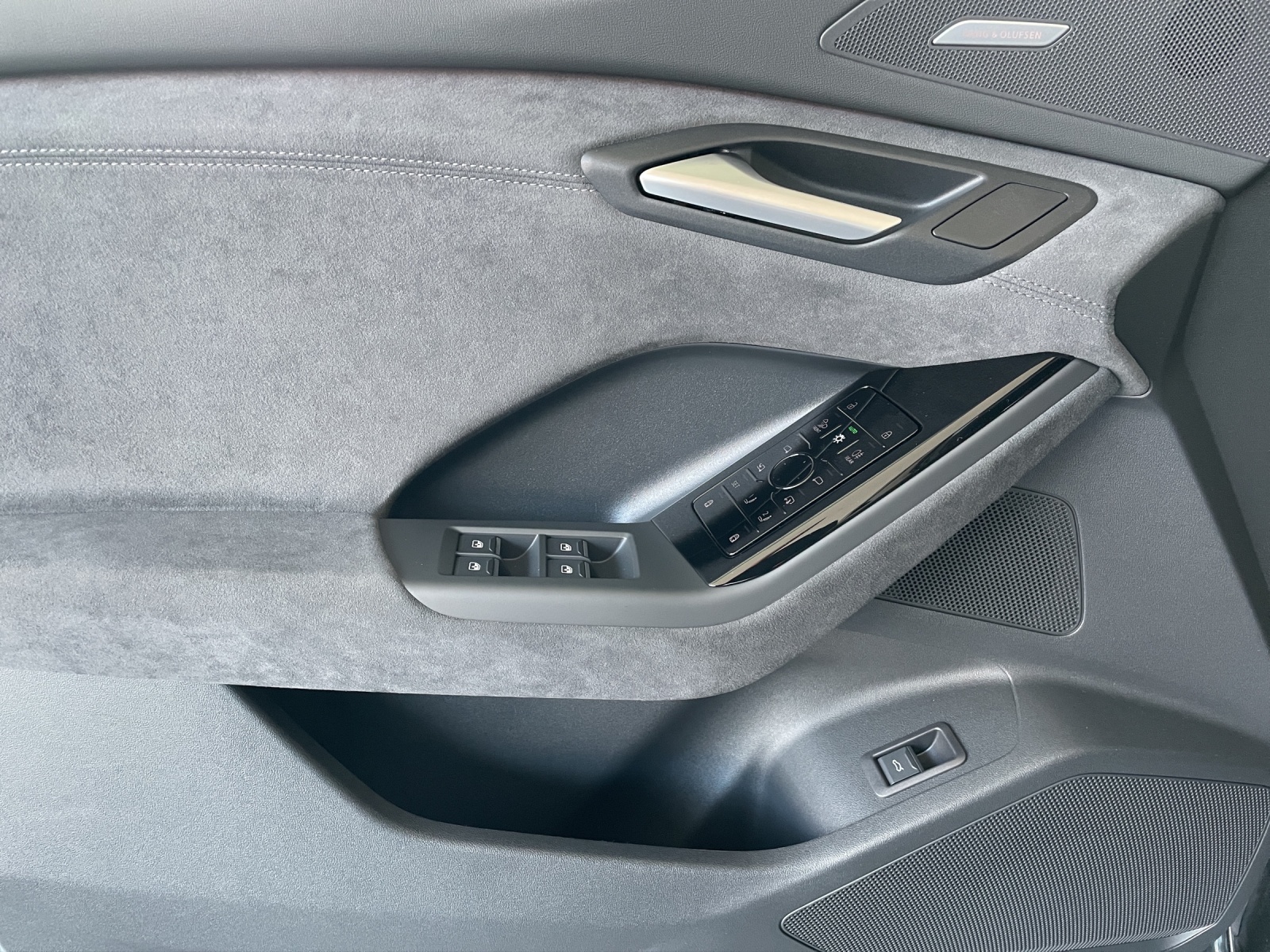 AUDI Q6 e-tron quattro-image-9