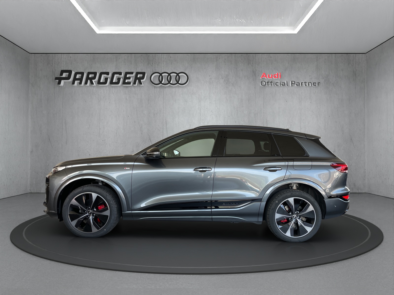 AUDI Q6 e-tron quattro-showroom-element-2