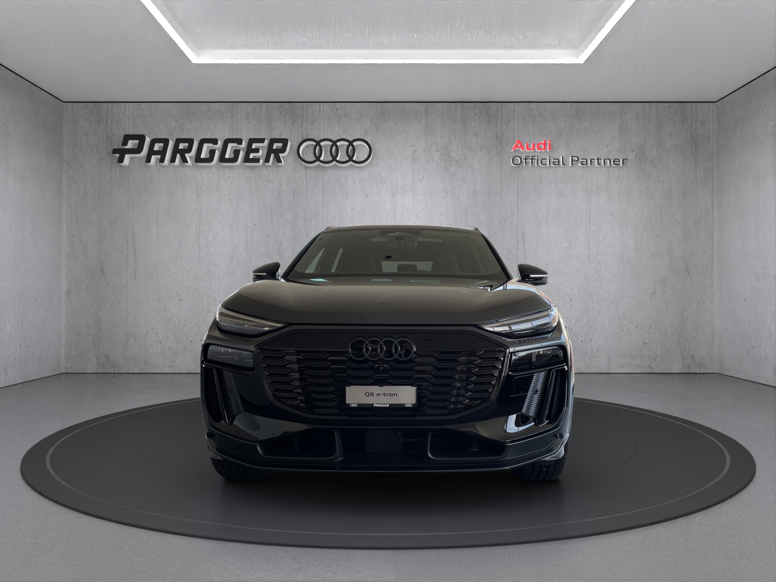 AUDI Q6 e-tron quattro-showroom-element-1