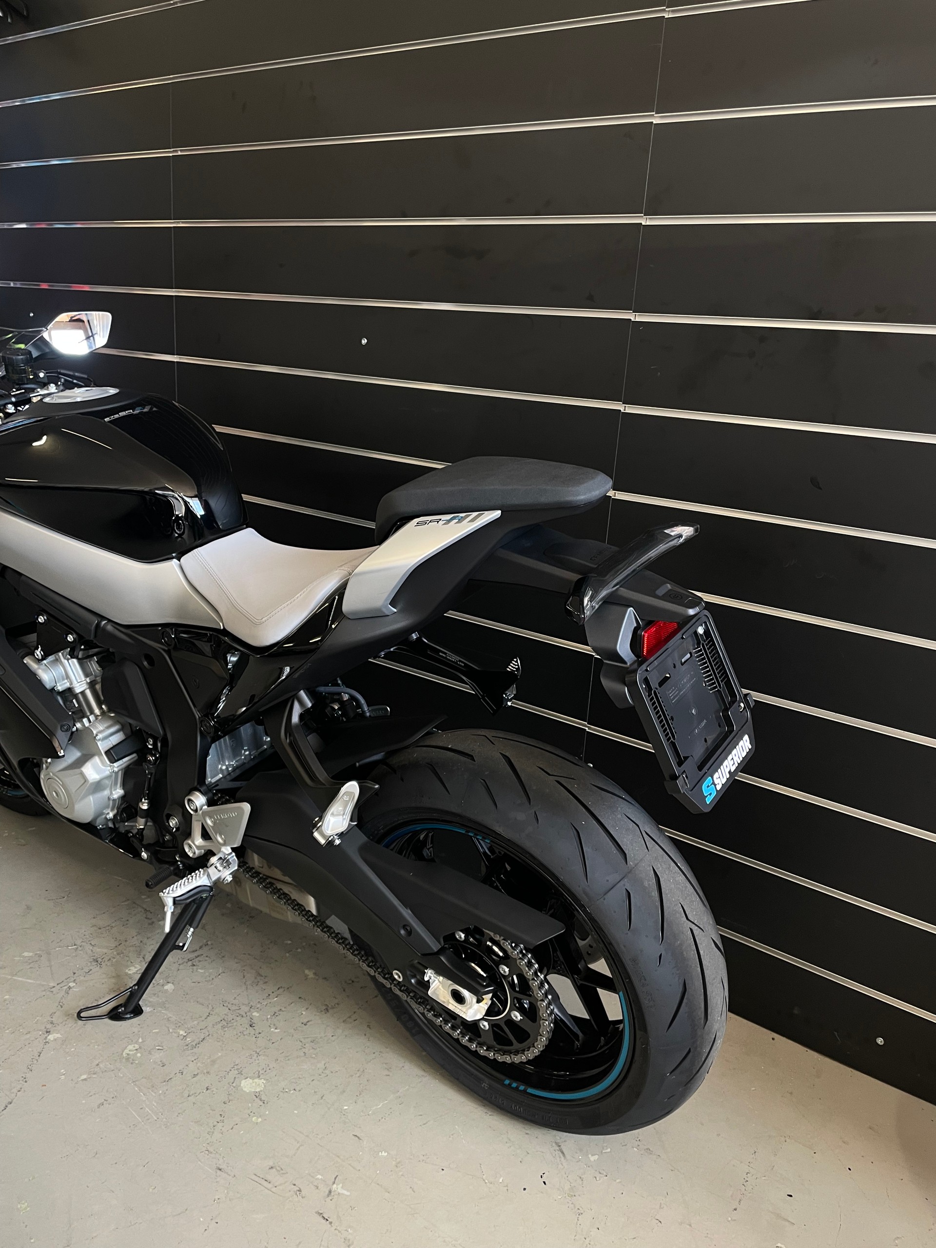 CF MOTO 675SR-R Nebula Black-image-5