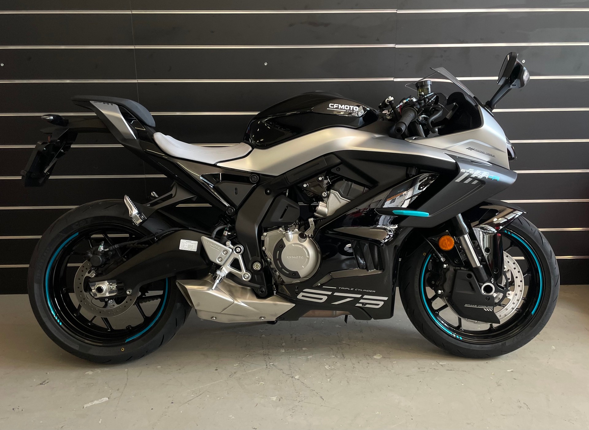 CF MOTO 675SR-R Nebula Black-image-0
