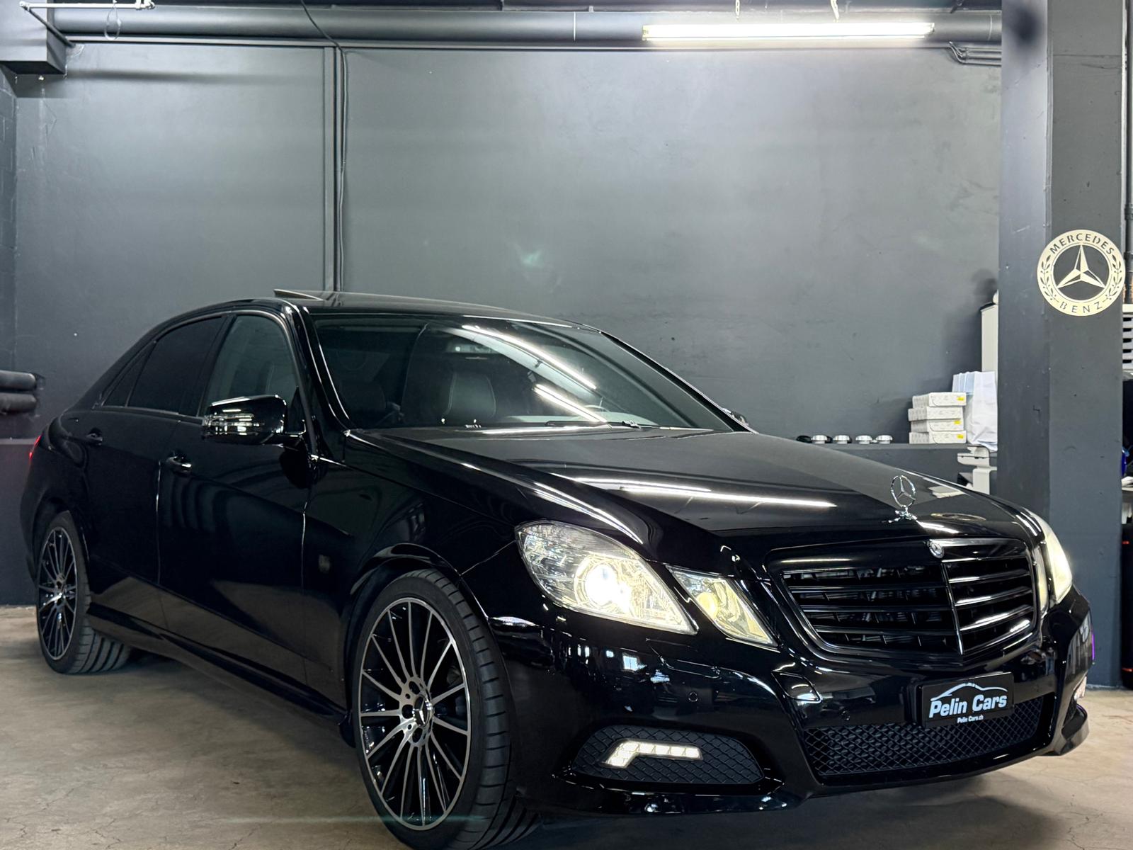 MERCEDES-BENZ E 350 CGI AMG Line 7G-Tronic All in Black Edition-showroom-element-3