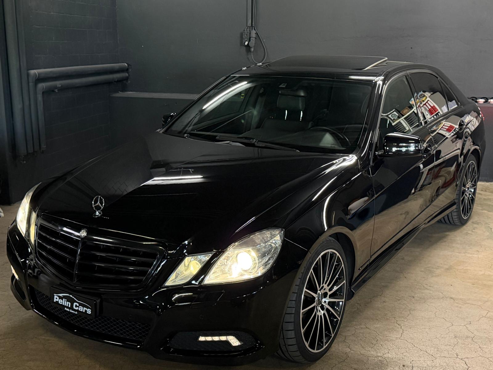 MERCEDES-BENZ E 350 CGI AMG Line 7G-Tronic All in Black Edition-showroom-element-1