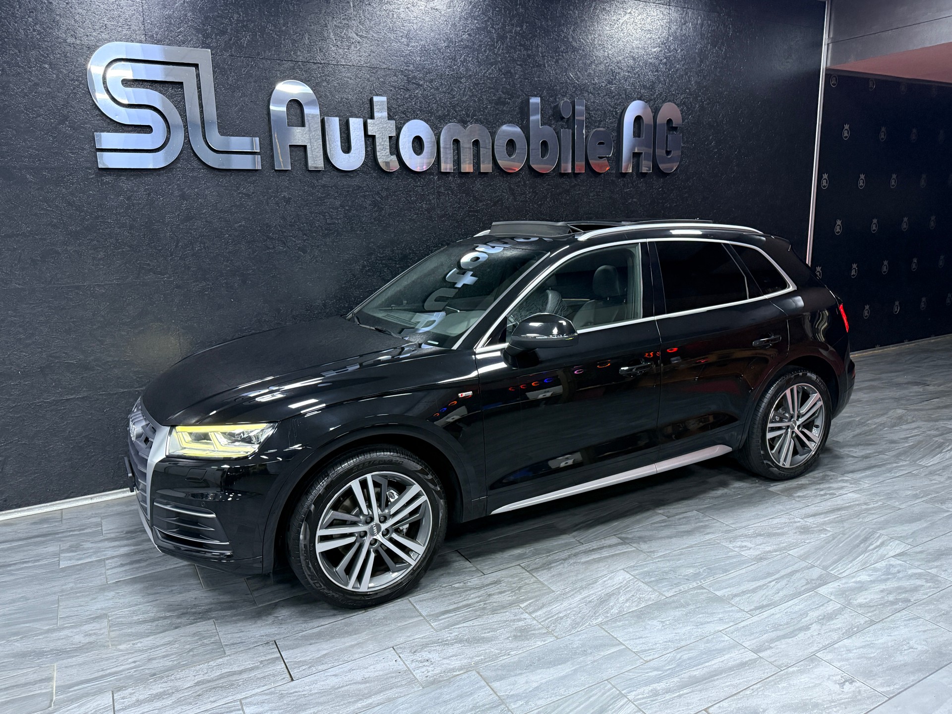 AUDI Q5 2.0 TDI S-Line sport quattro S-tronic-showroom-element-3