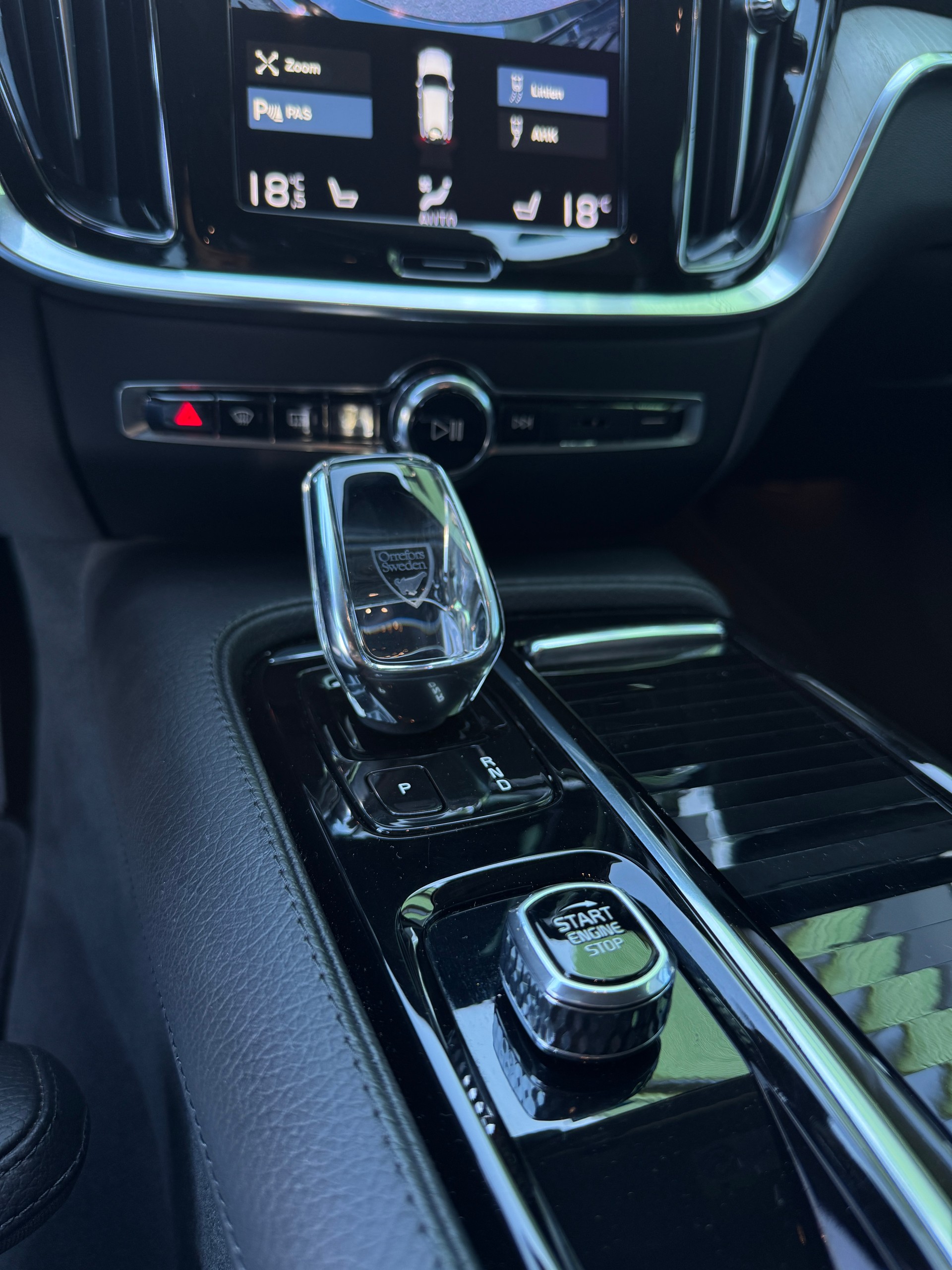 VOLVO V60 T6 eAWD Twin Engine Inscription Geartronic-image-19