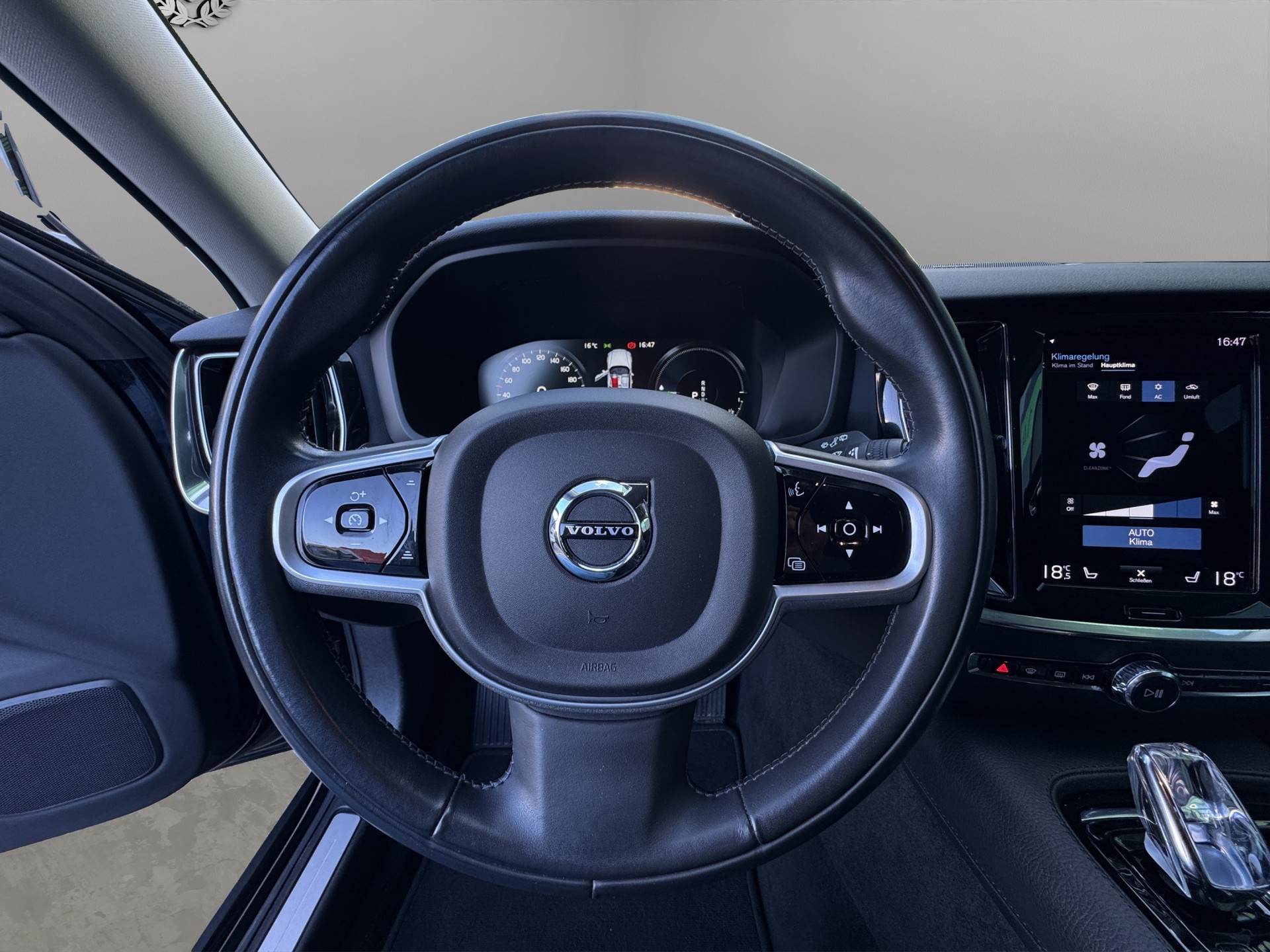 VOLVO V60 T6 eAWD Twin Engine Inscription Geartronic-image-9
