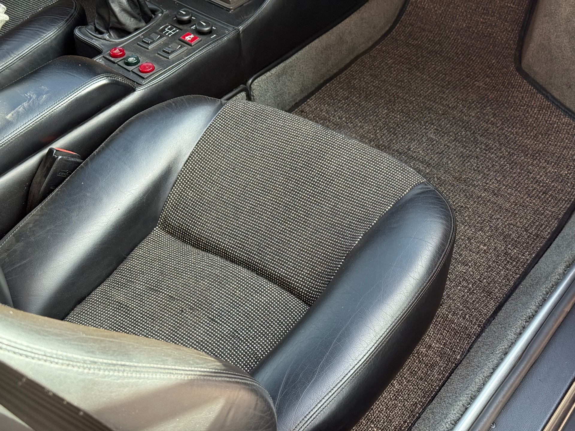 BMW E26 M1-showroom-element-3