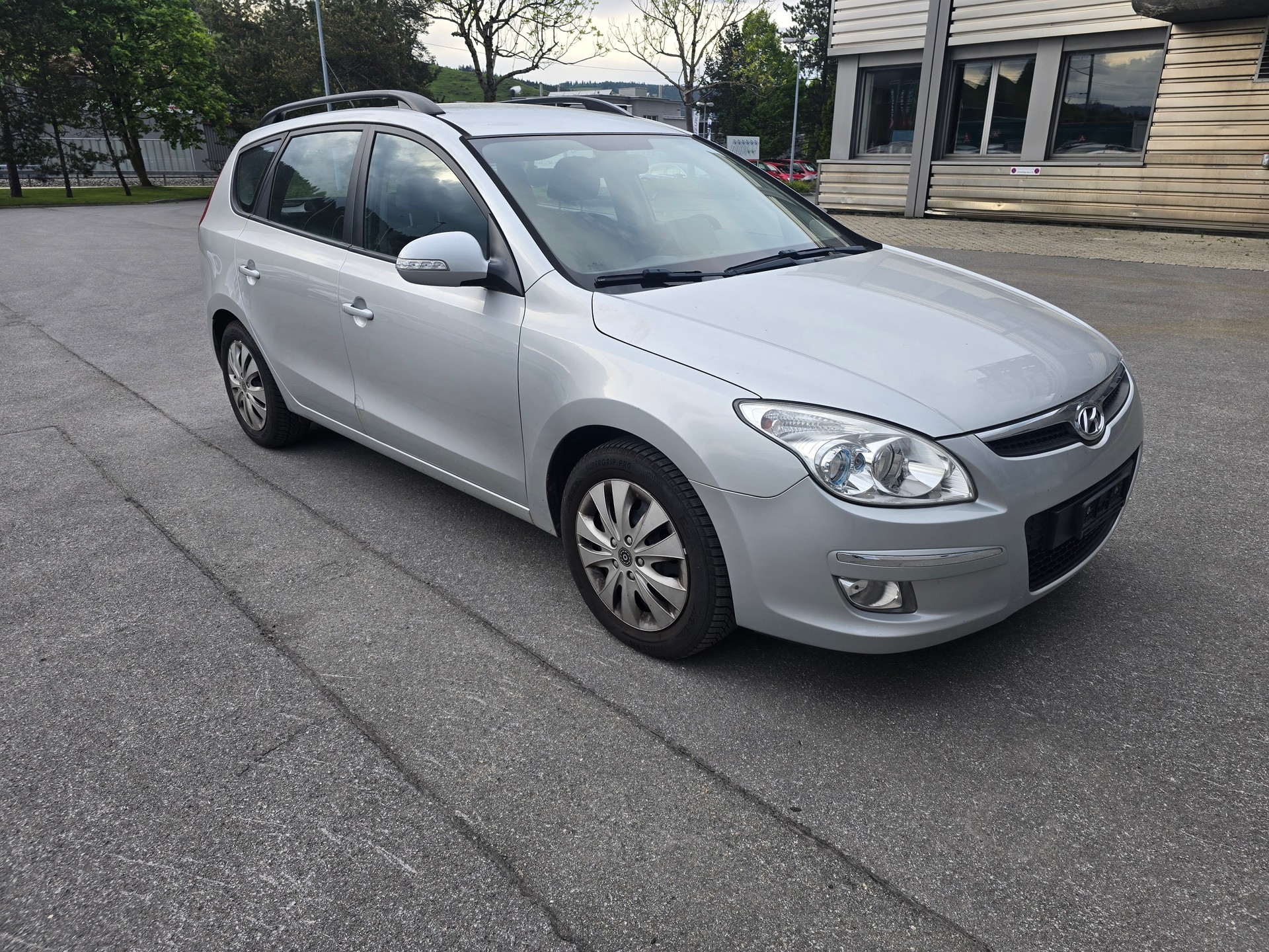 HYUNDAI i30 Wagon 2.0 Premium-image-1